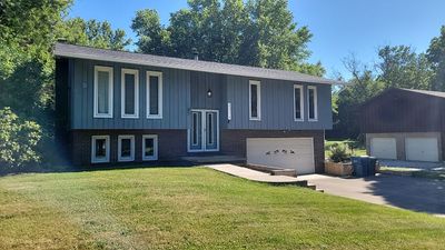 Brand: Atlas Pinnacle Color: Pristine Scotchgarde Pewter Drip: White