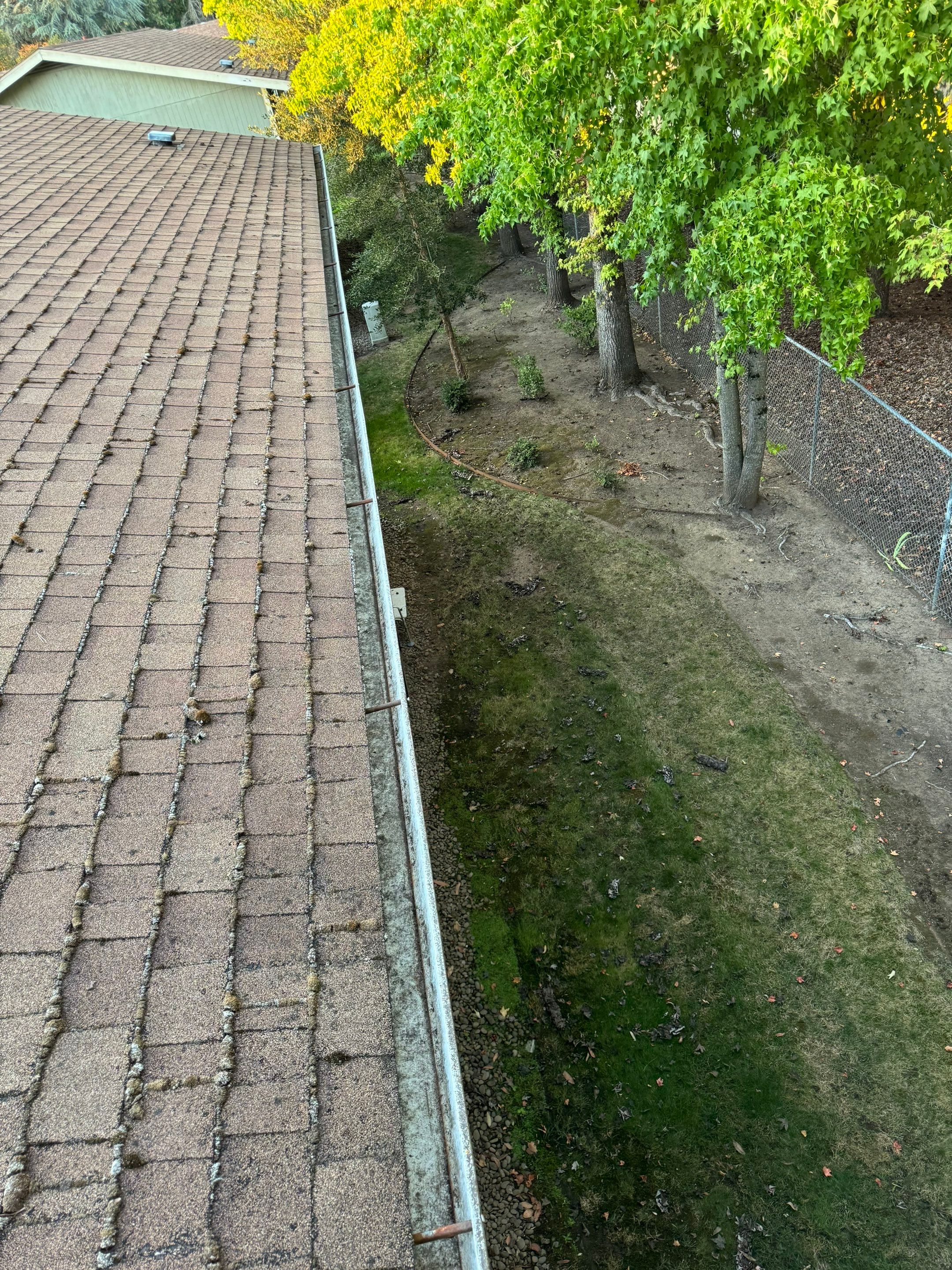 Commercial gutter cleaning Corvallis & Albany, after photo with clean gutters
