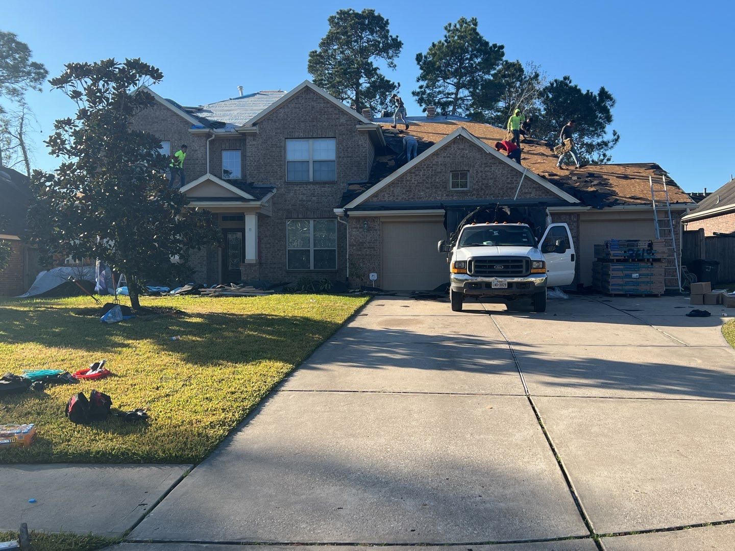 SureStart PLUS 4-STAR Warranty Fully covers materials, labor, tear-off and disposal expenses in years 1-50. by Roof Concepts Construction