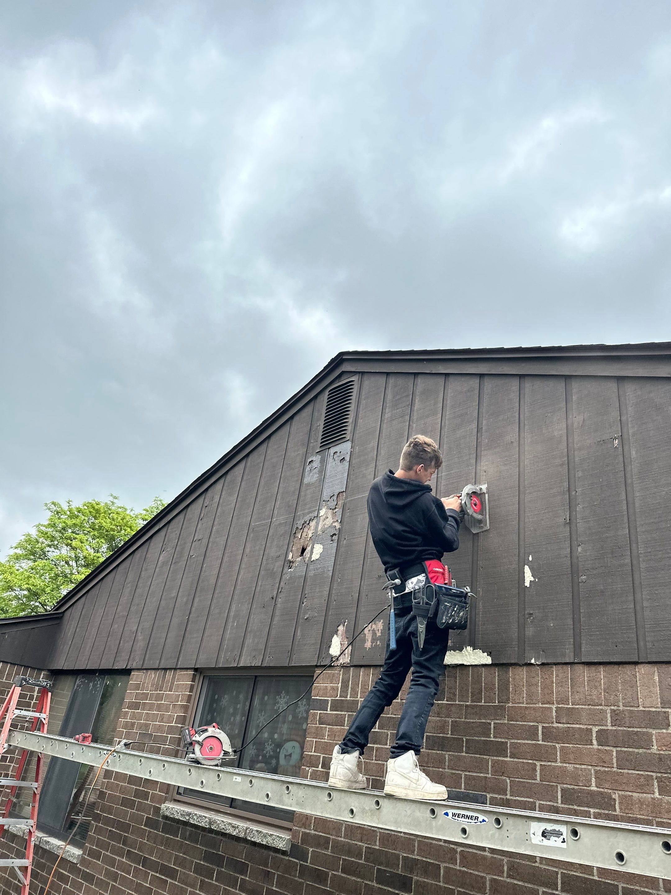 Siding Installation using Ascend 7" Composite Flagship Brown by 180 Contractors