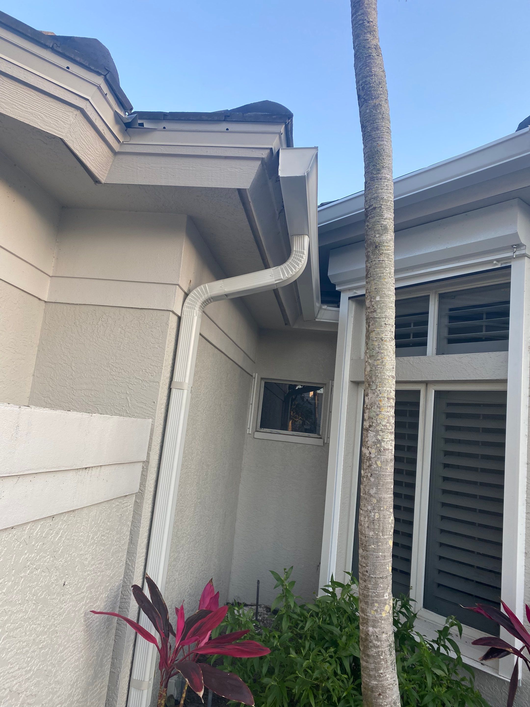 7-Inch Seamless Gutters for Luxury Homes in Naples FL by Gutter Professors