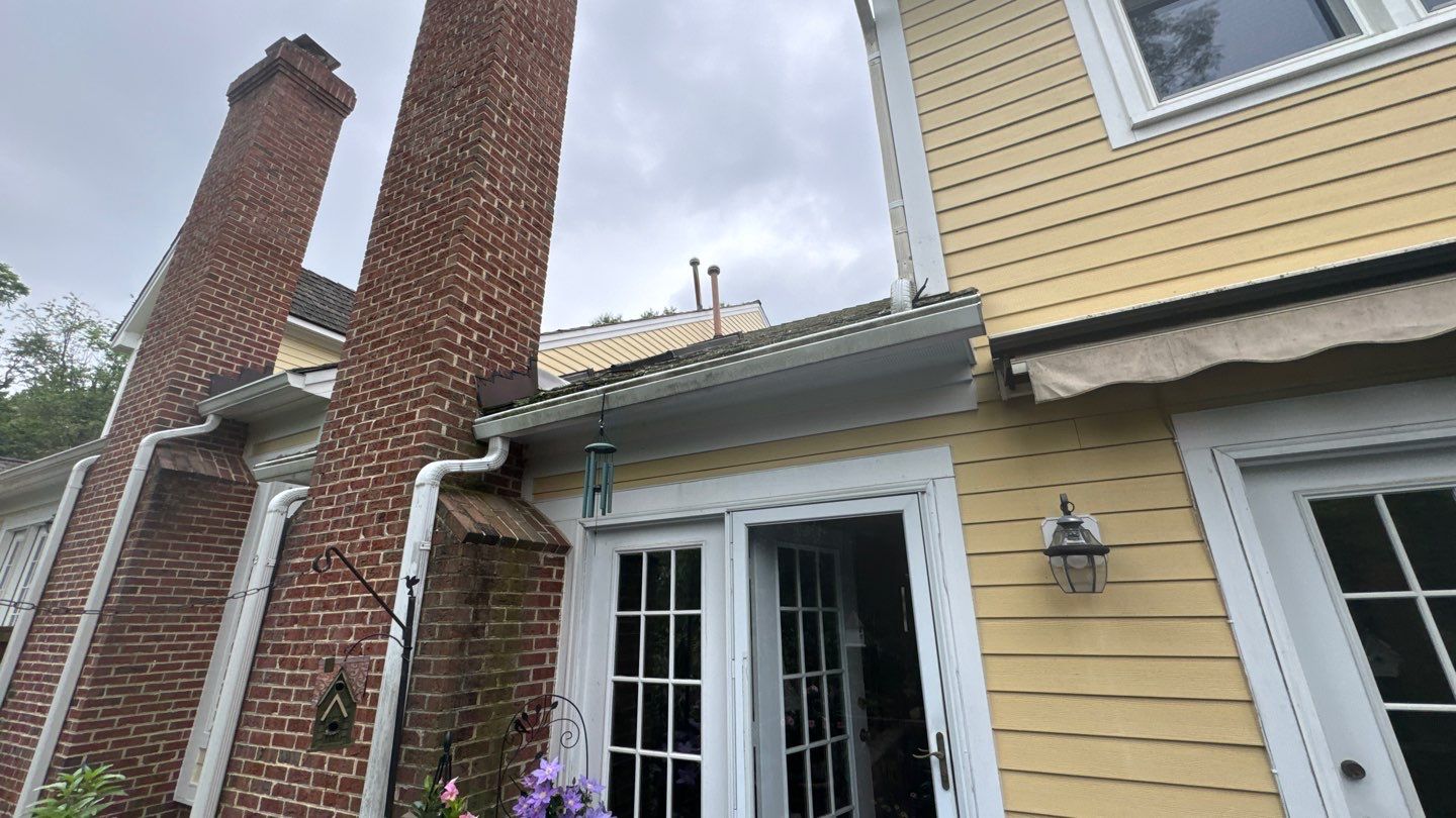 Arlington: CertainTeed Grand Manor Designer Shingles in Weathered Wood by RM Banning, Inc.