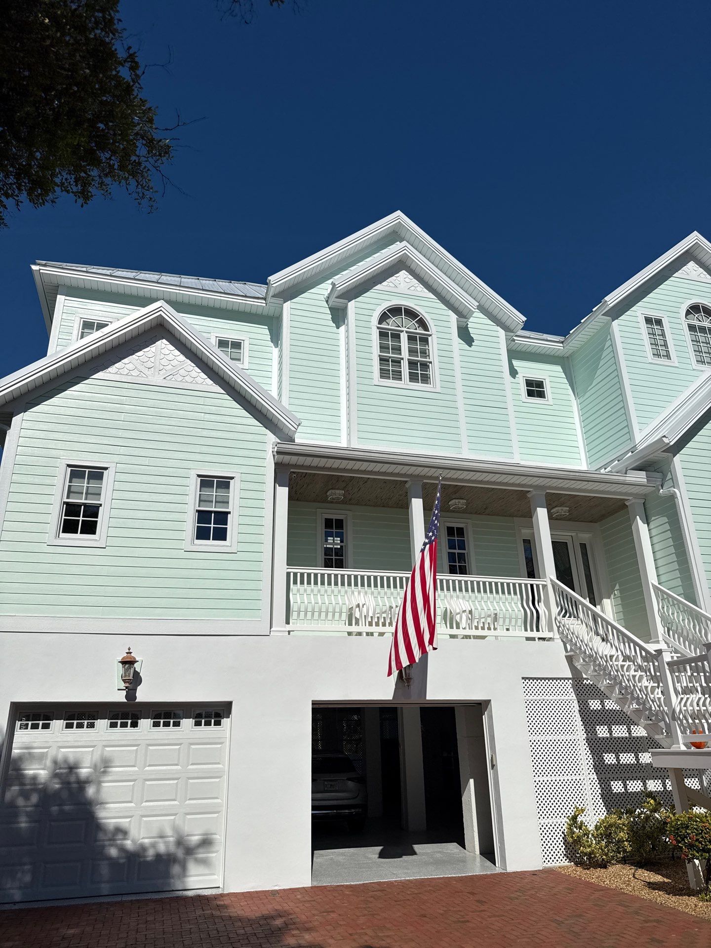 White K Style Seamless Gutters using 6 Inch Seamless Gutters in Siesta Key FL by Gutter Professors