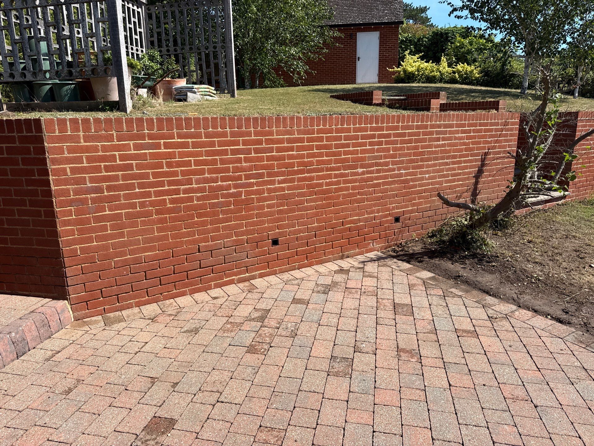 Comprehensive Driveway, Patio and Render Cleaning in Guildford Surrey by Ges Exterior Cleaning ltd
