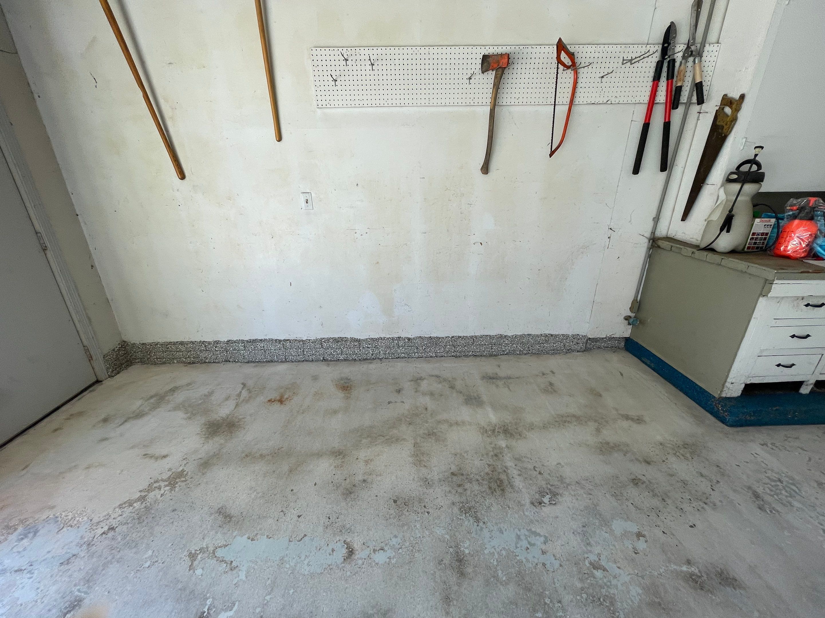 Custom Creekbed Garage Floor Coating in Sioux Falls by Select Painting, Coatings & Garage Cabinets
