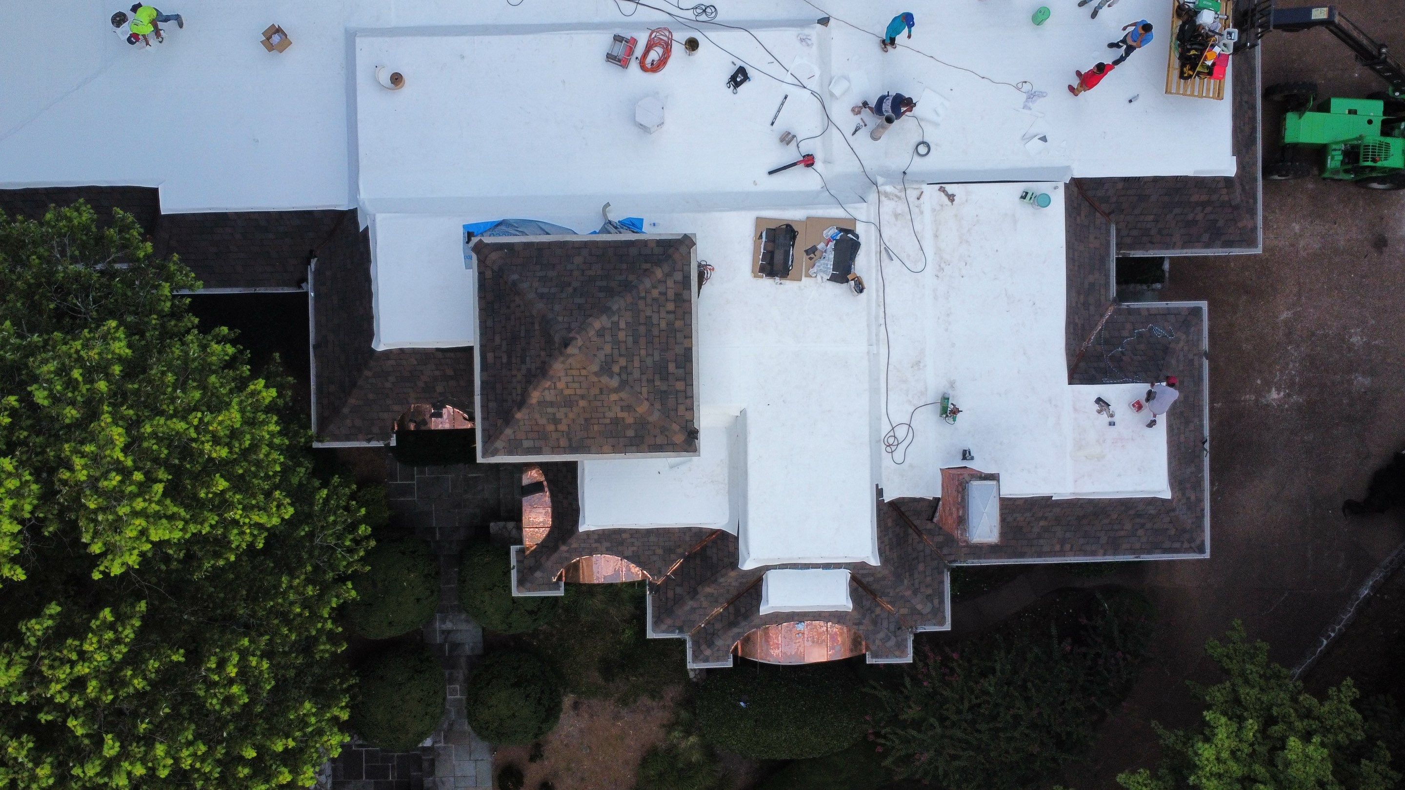 Residential Roofing Installation using Certainteed Belmont Shingles and TPO by Undersun Roofing 