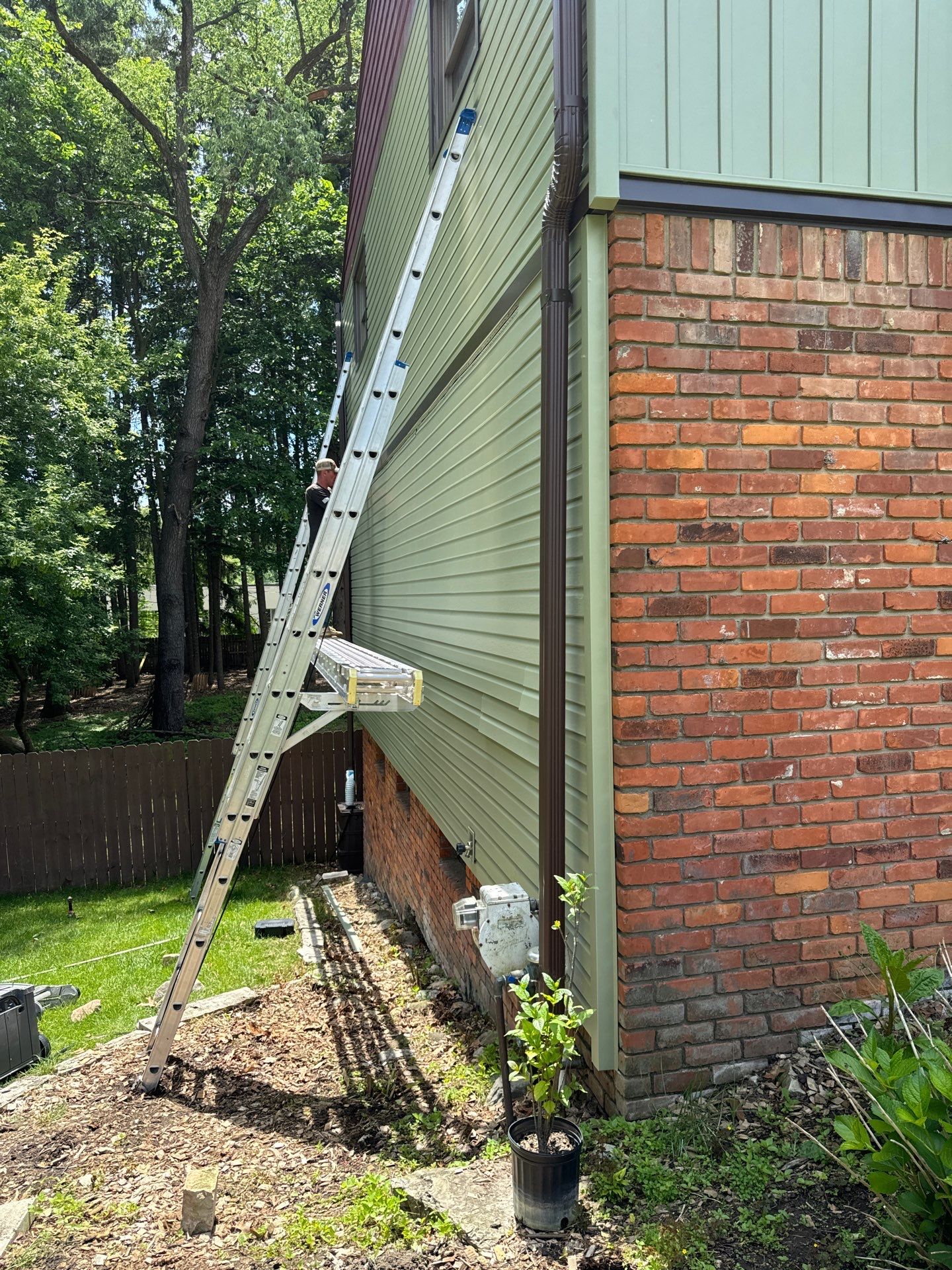 Siding Replacement using Alside D4 Odyssey-Plus Dutchlap by 180 Contractors