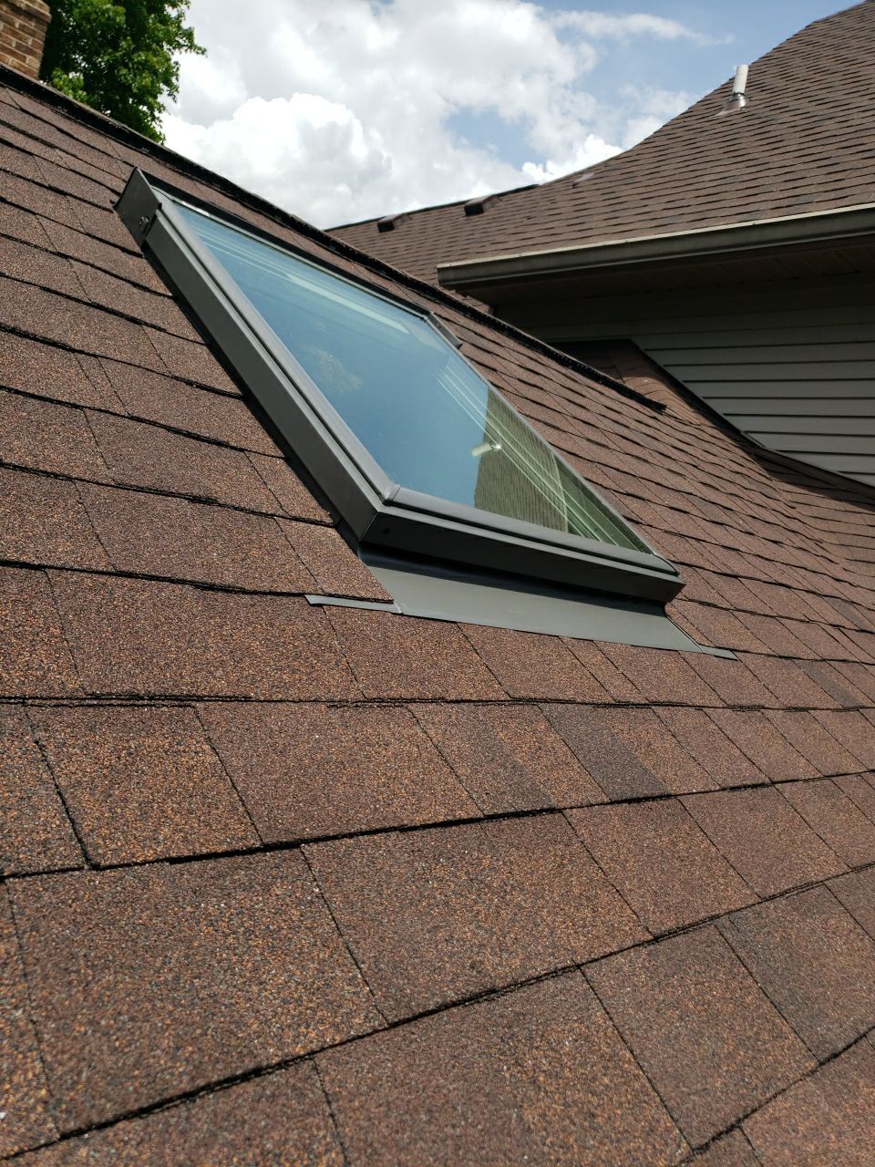 Brand: Atlas Pinnacle Color: Pristine Scotchgard Hickory Drip: Musket Brown by Eagle Eye Roofing