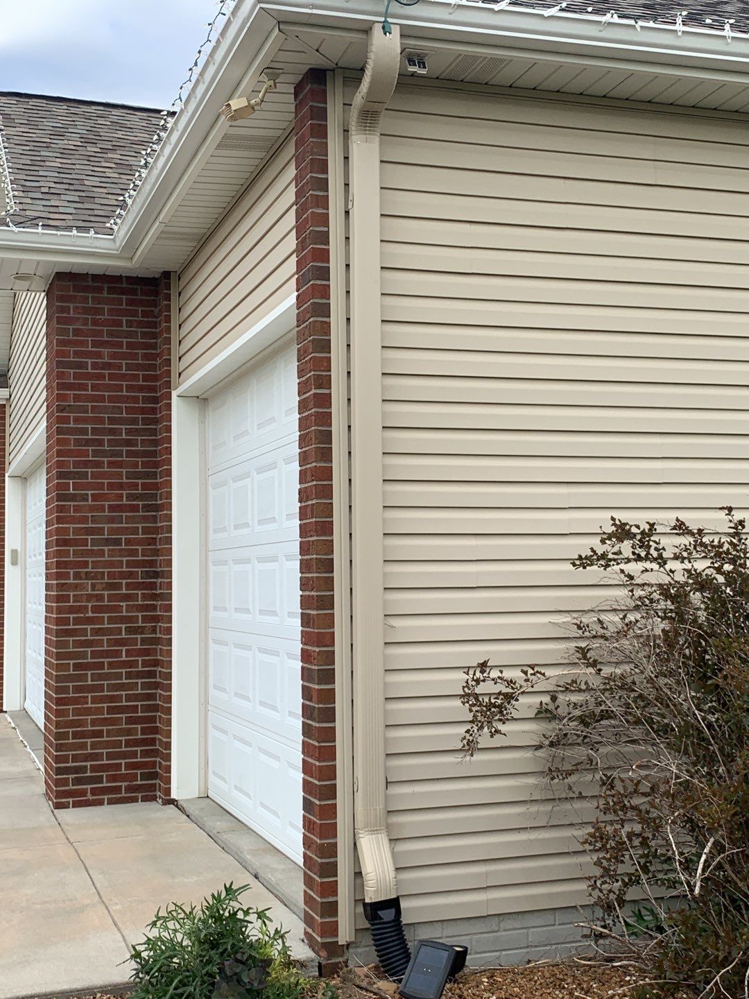 Residential Re-Roof using Landmark Shingles by White Castle Roofing