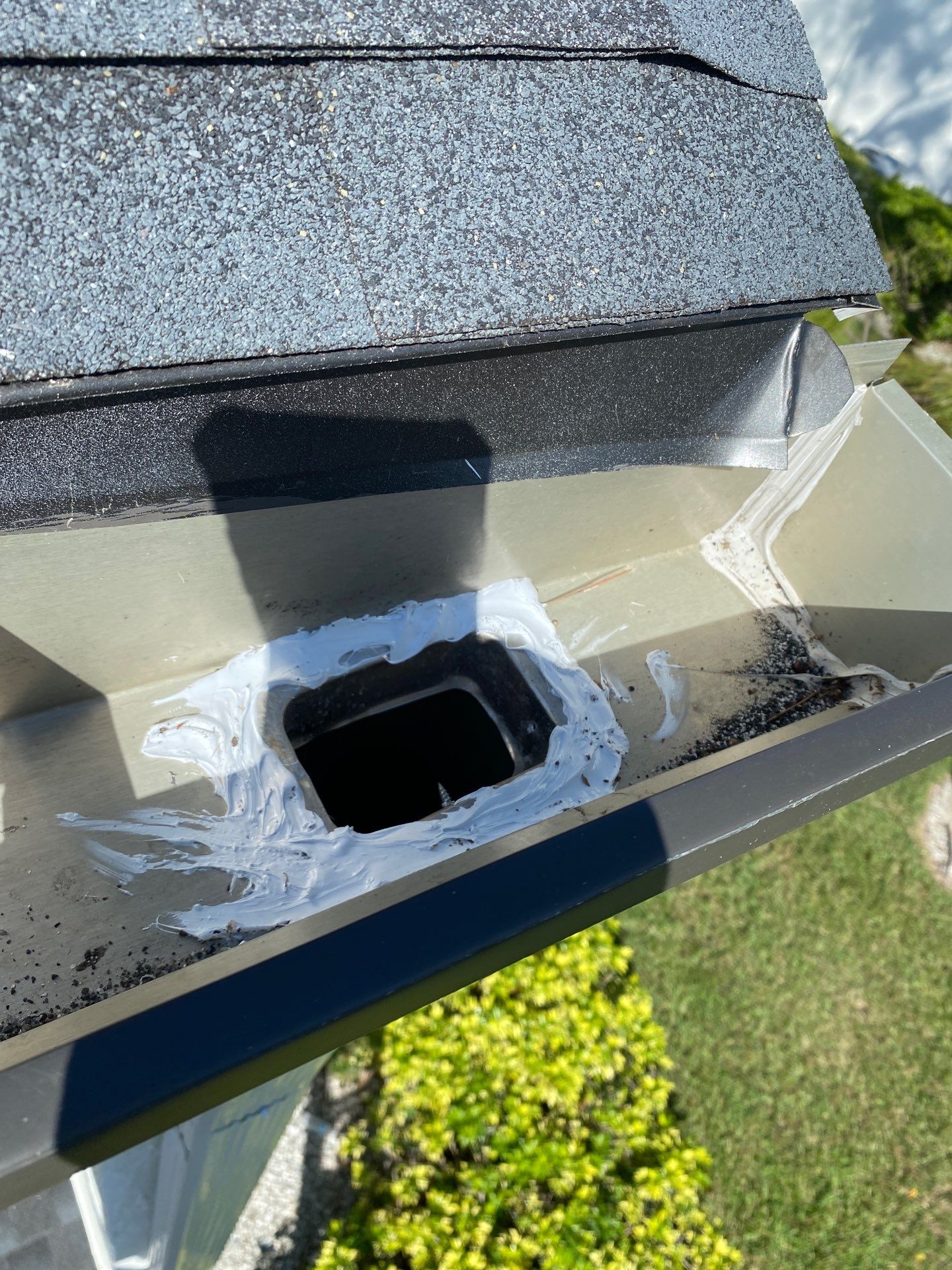 Gutter cleaning all buildings are the same for 6 units in Fort Myers FL by Gutter Professors