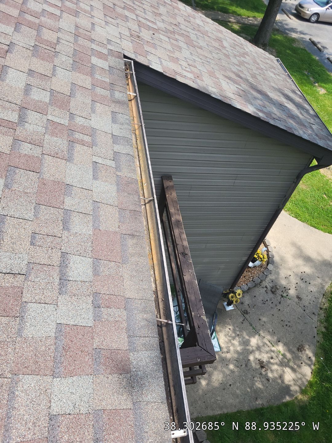 Commercial gutter cleaning Carbondale, IL after photo with clean gutters