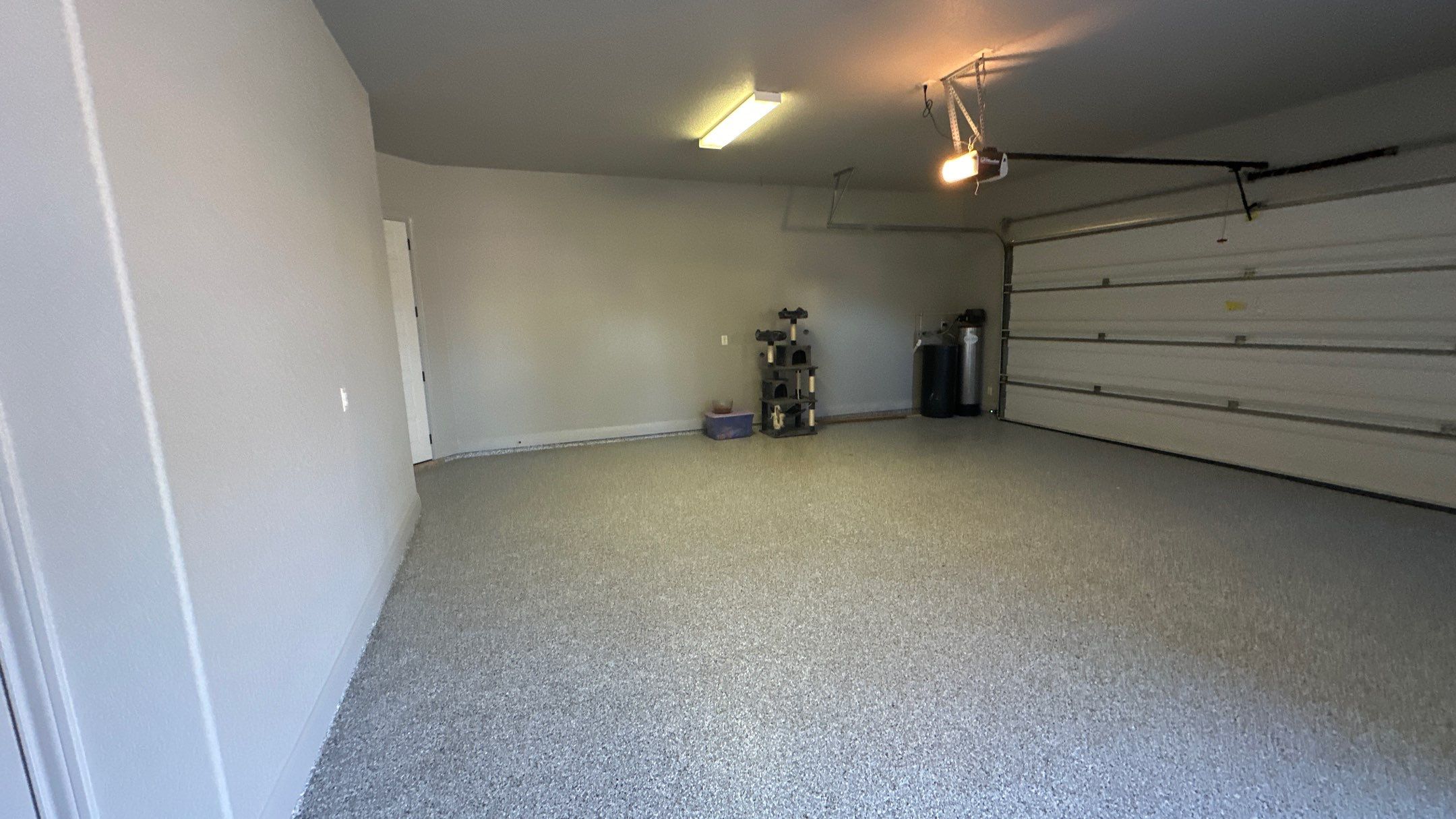Vintage Oaks, New Braunfels by TORO Garage Co