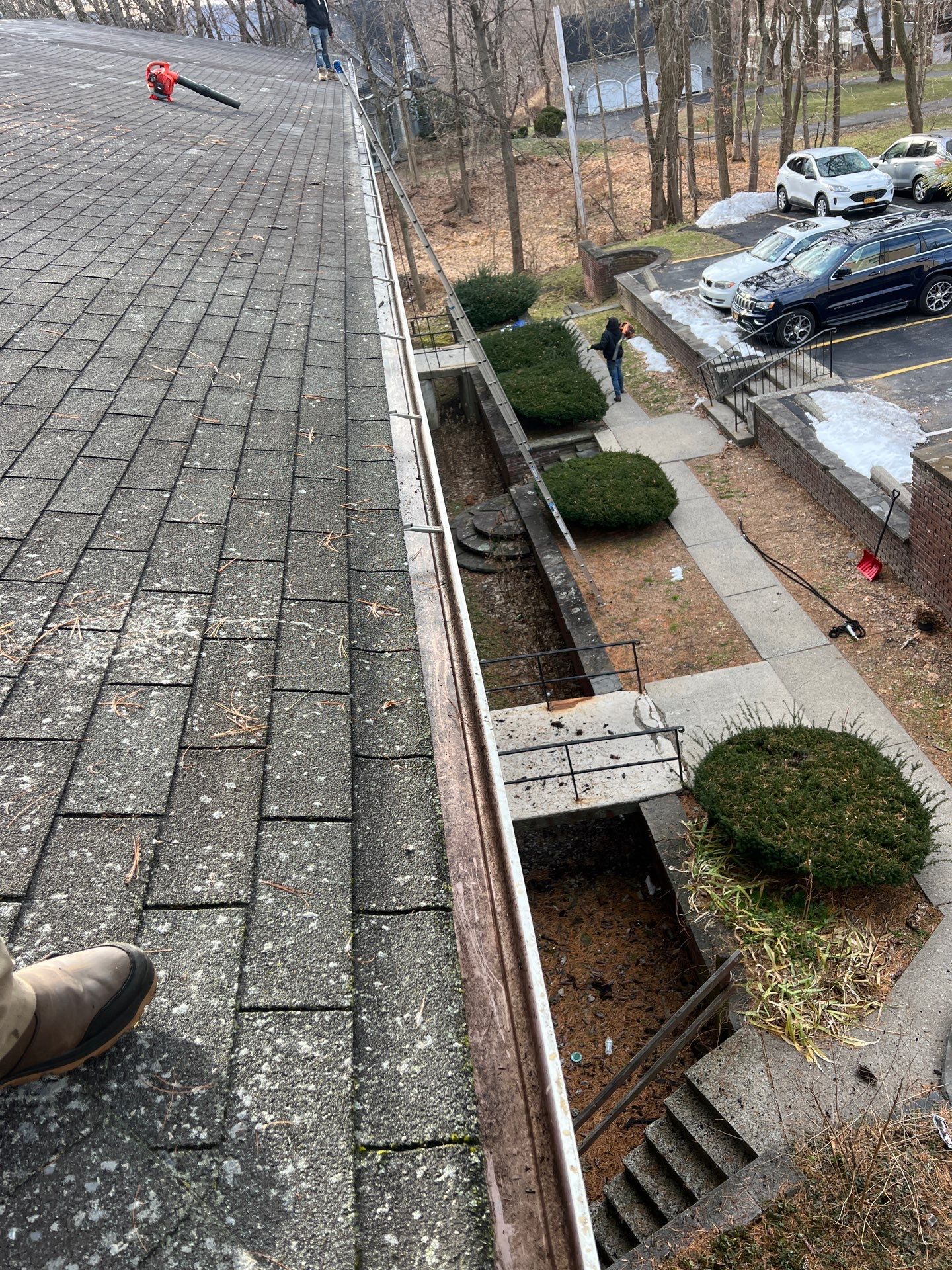 HOA gutter cleaning after photo.