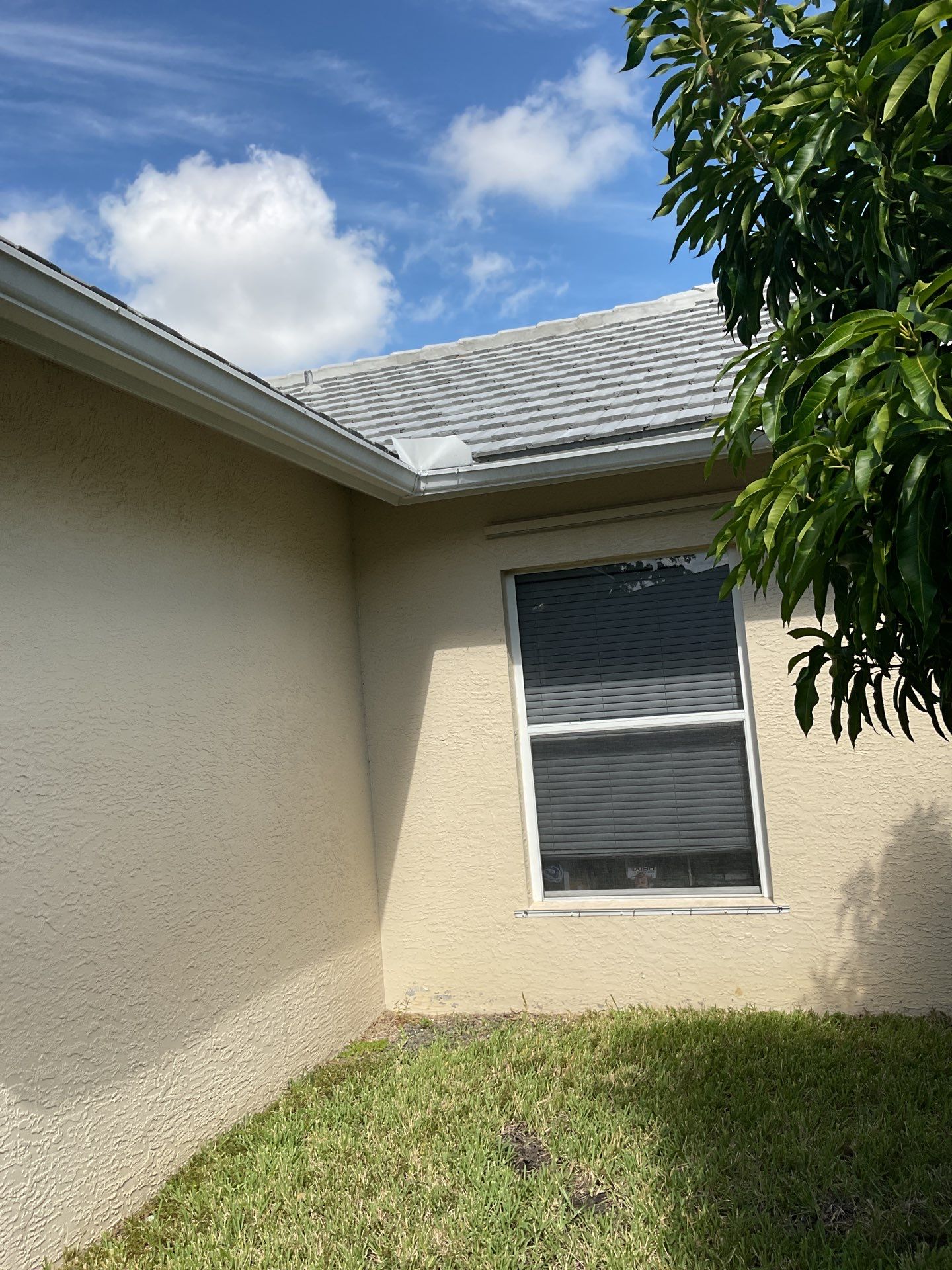 Seamless Gutters using Splash Guard in Cape Coral FL by Gutter Professors
