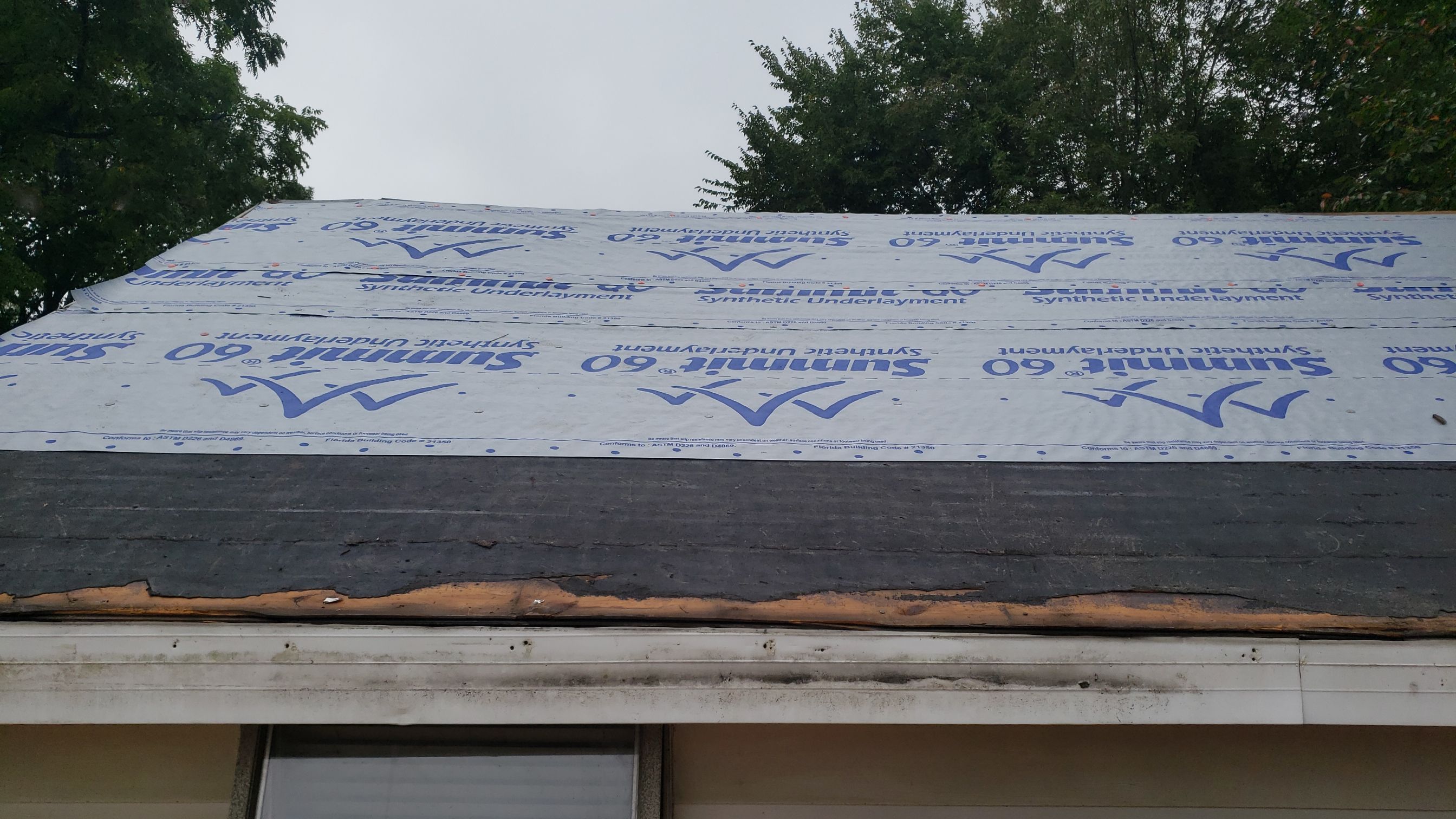 ATLAS PINNACLE COLOR: MORNING HARVEST DRIPE EDGE: WHITE by Eagle Eye Roofing