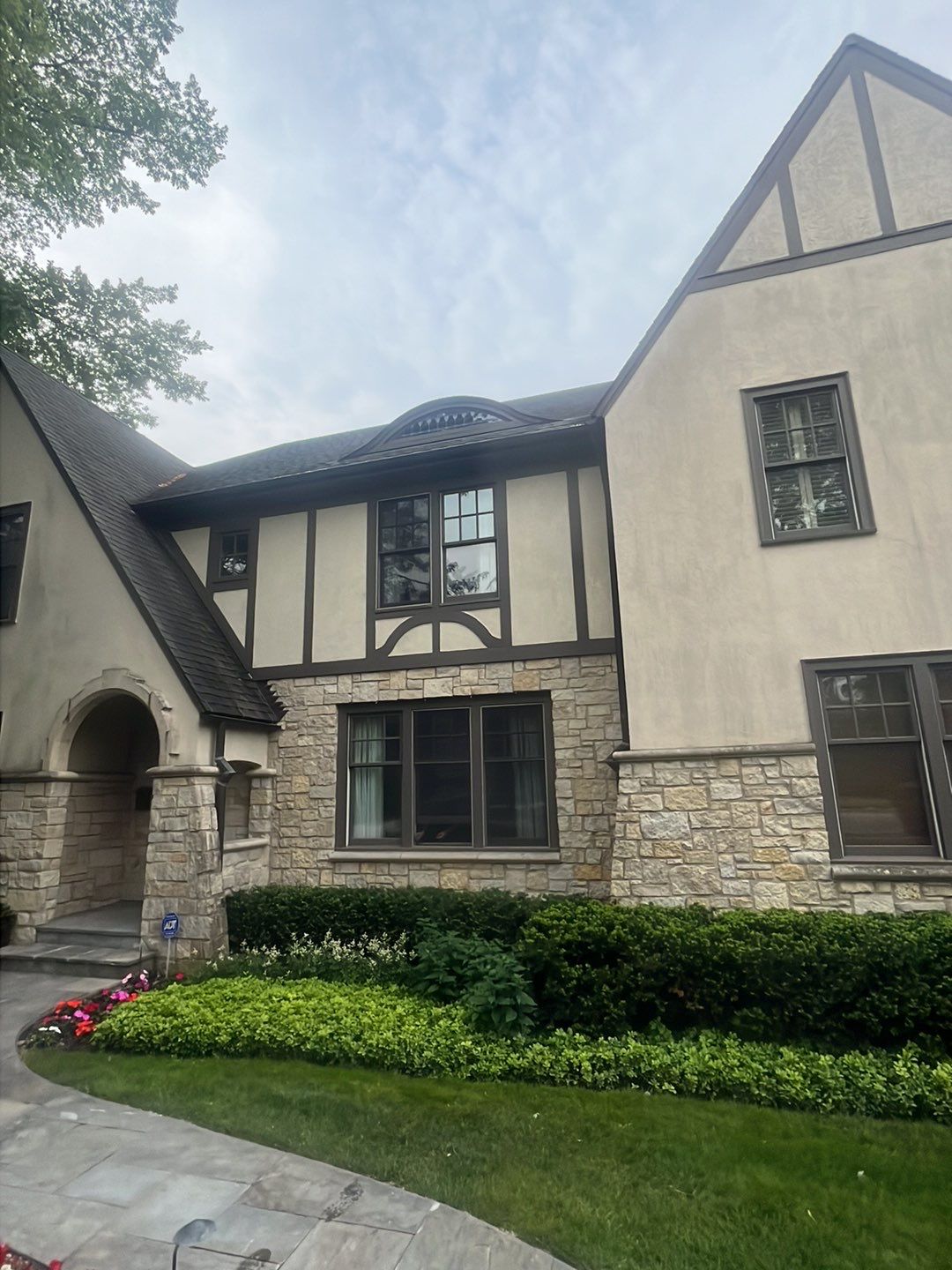 Northbrook, IL stucco home soft wash and stone cleaning by Northern Power Washing LLC.