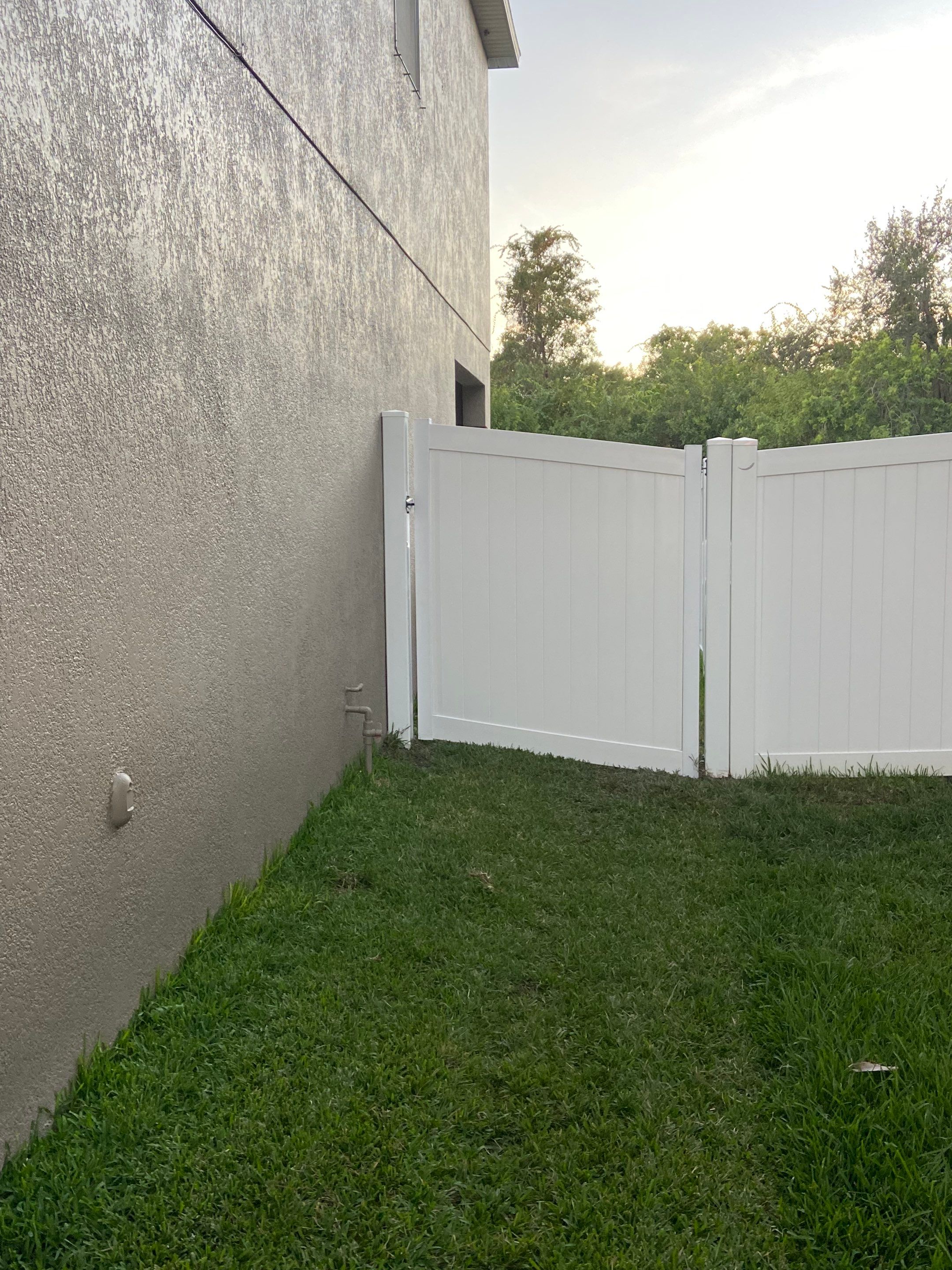 Ruskin, FL 6 ft. Tall White Vinyl Privacy with 4 ft. Picket Fence by Asap fence and gates, LLC