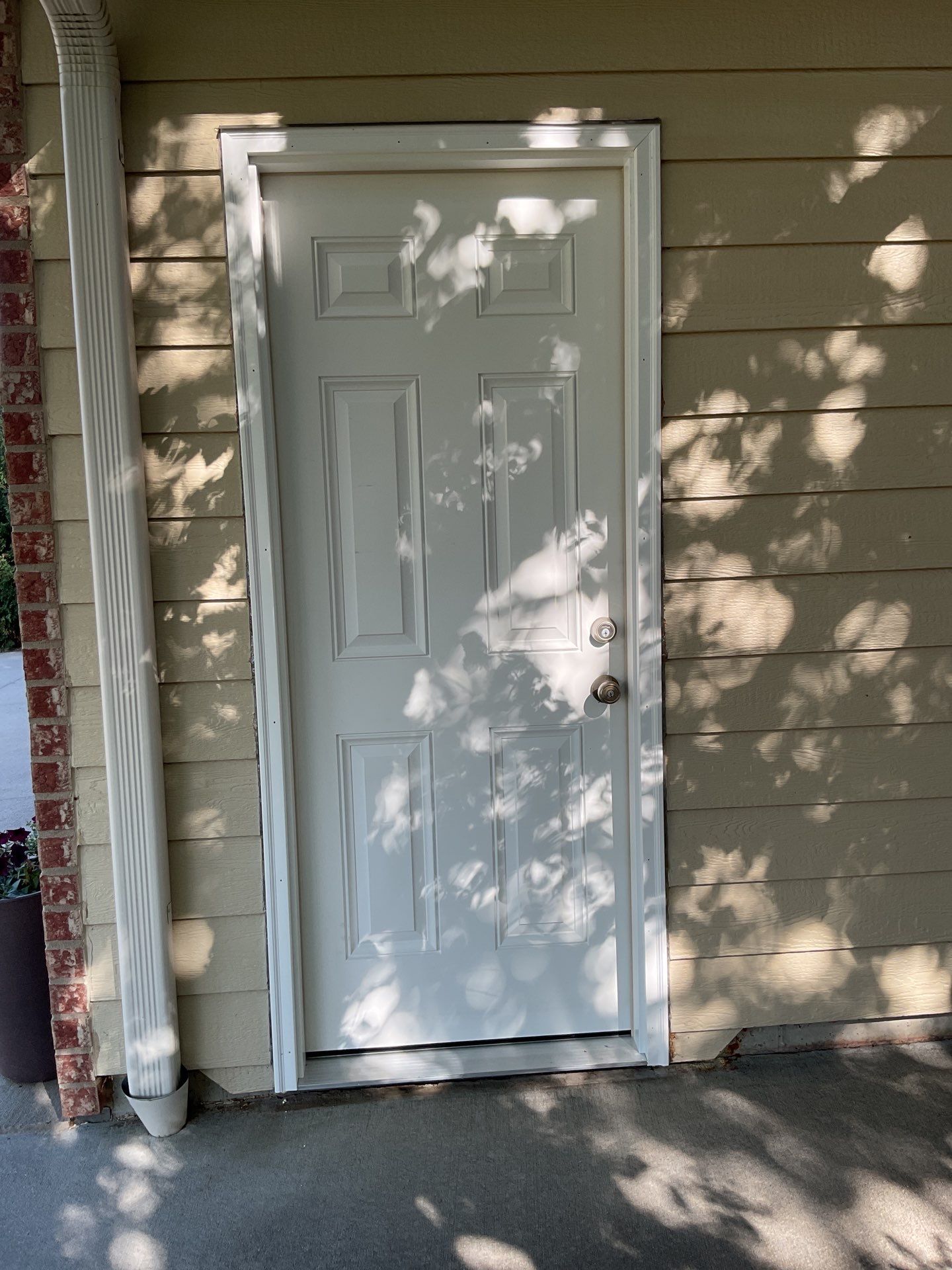 Sioux Falls Exterior Siding Replacement and Custom Deck Upgrade by Select Painting, Coatings & Garage Cabinets