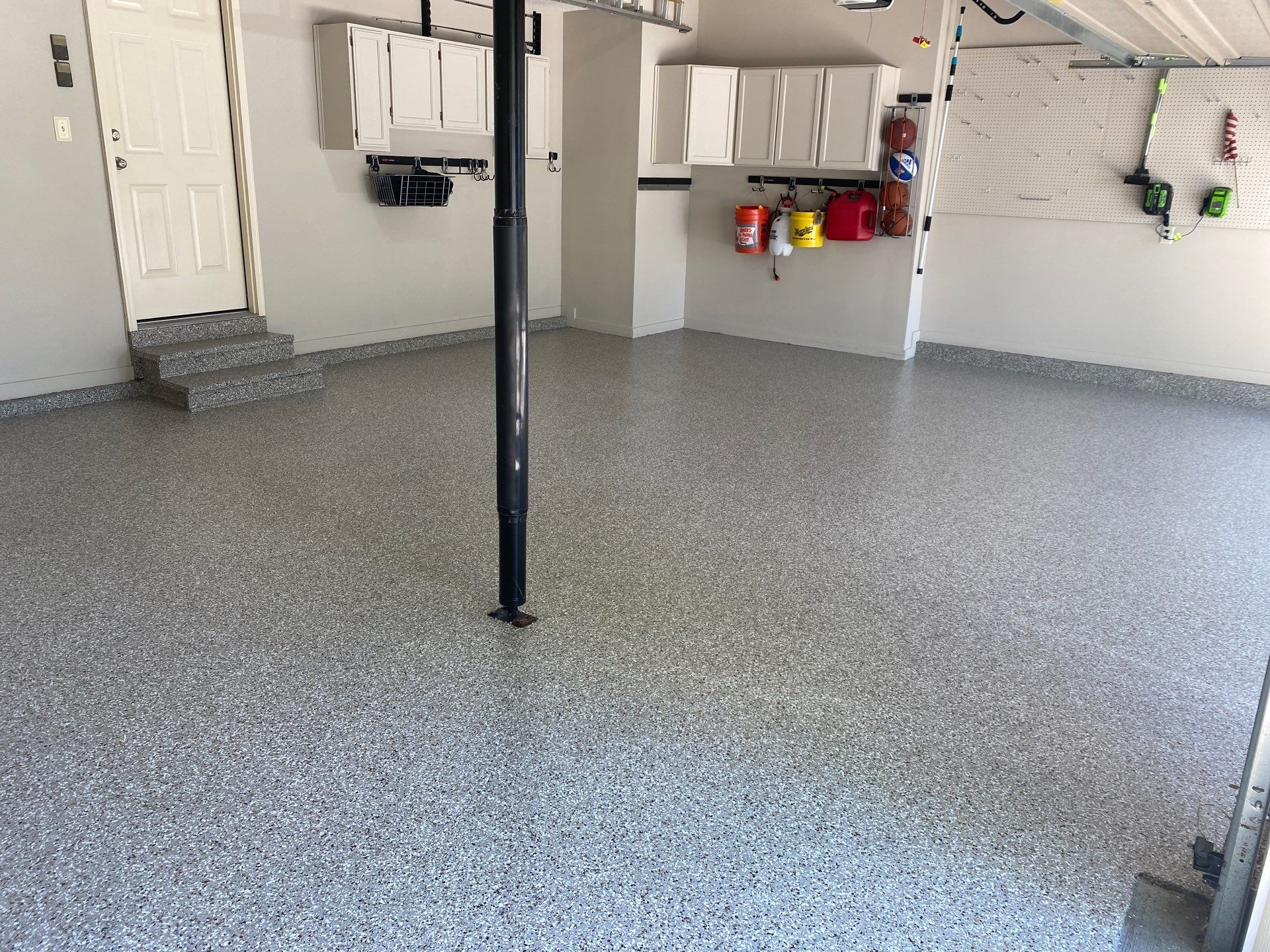 Daryn H. gets a new garage floor! by Banner Garage