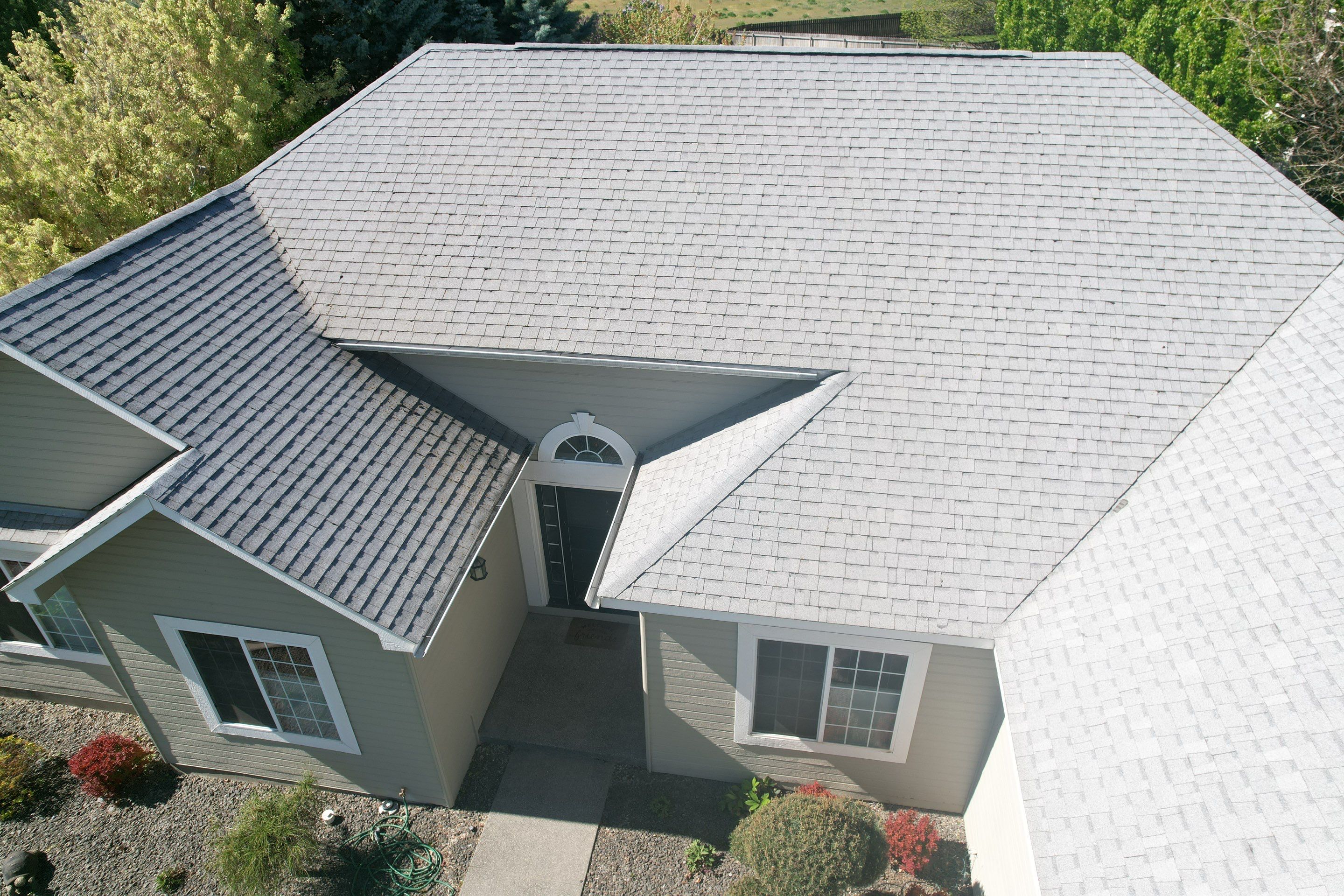 Residential Roof Replacement and Architectural Shingle Installation in Richland by Alpine Roofing
