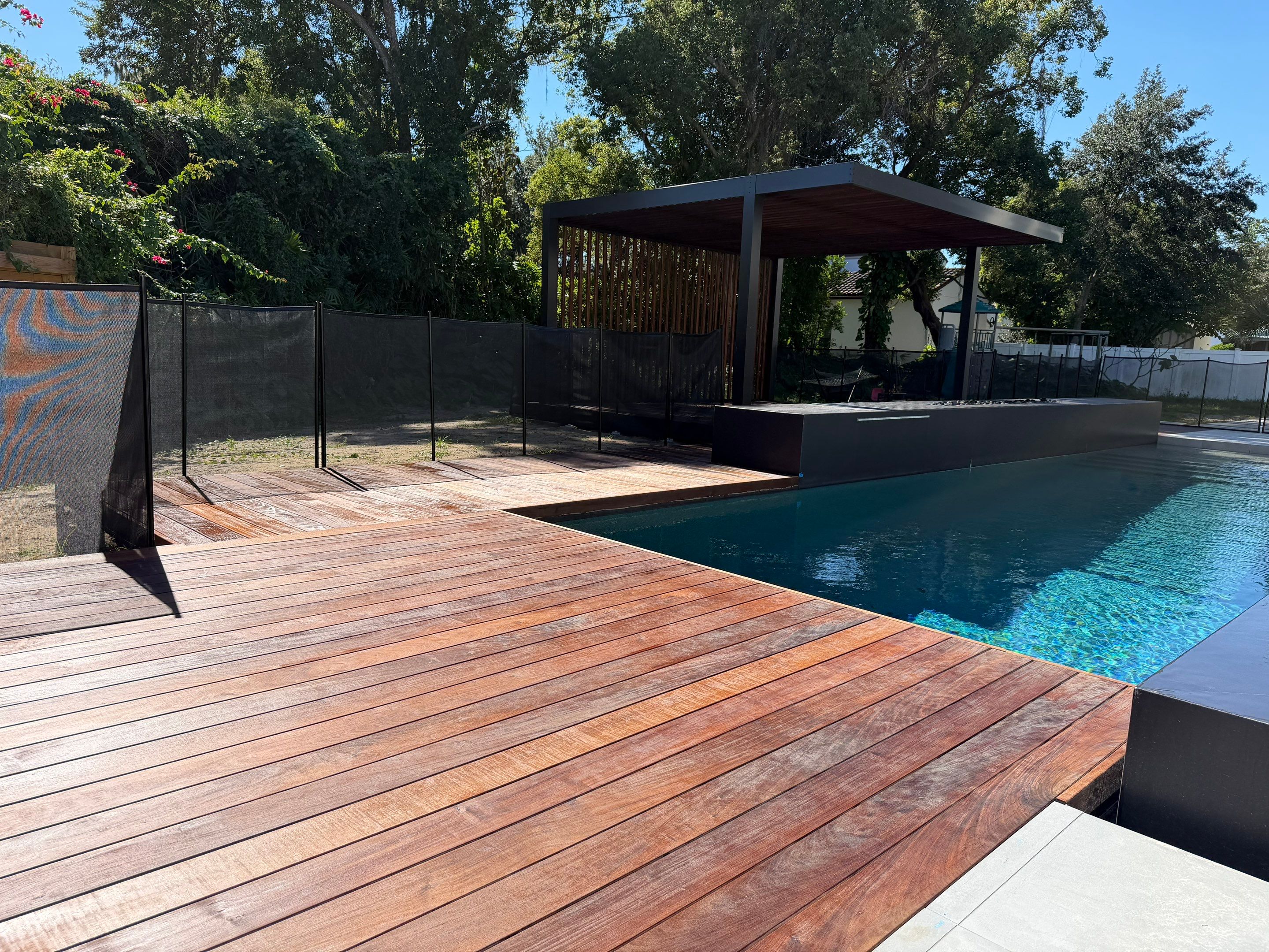 Architectural Masterpiece: Aluminum Frame with Exotic Wood Details by Orlando pergolas 