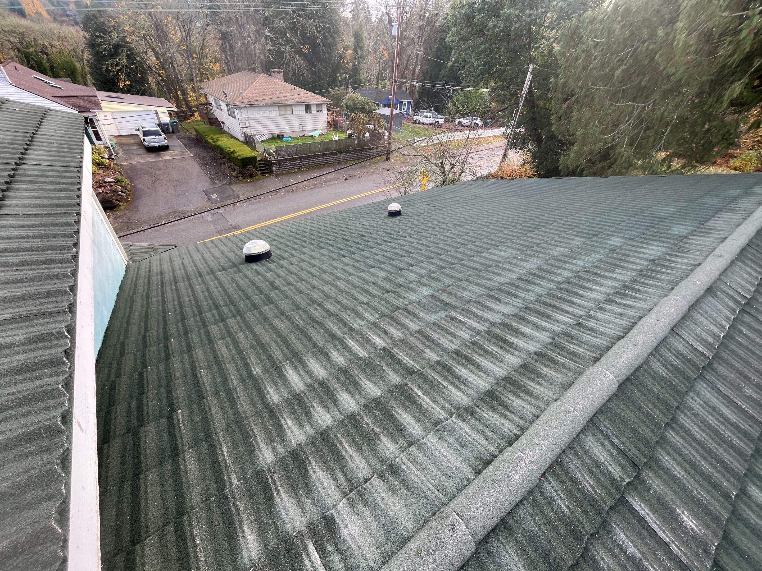 Residential Roof Cleaning in Port Orchard, WA by Hanley Construction