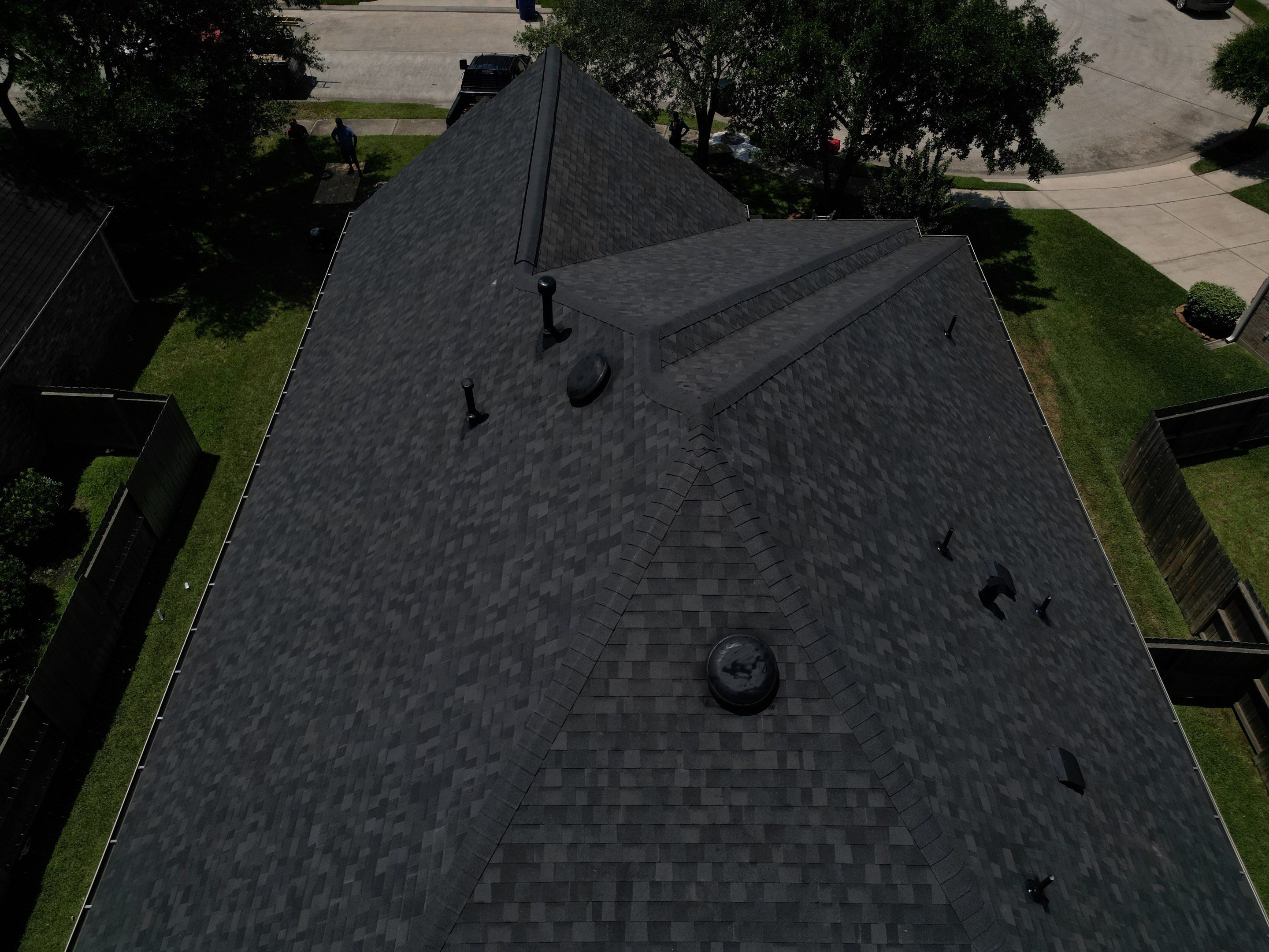 OC Duration Onyx Black by HHH Roofing & Construction