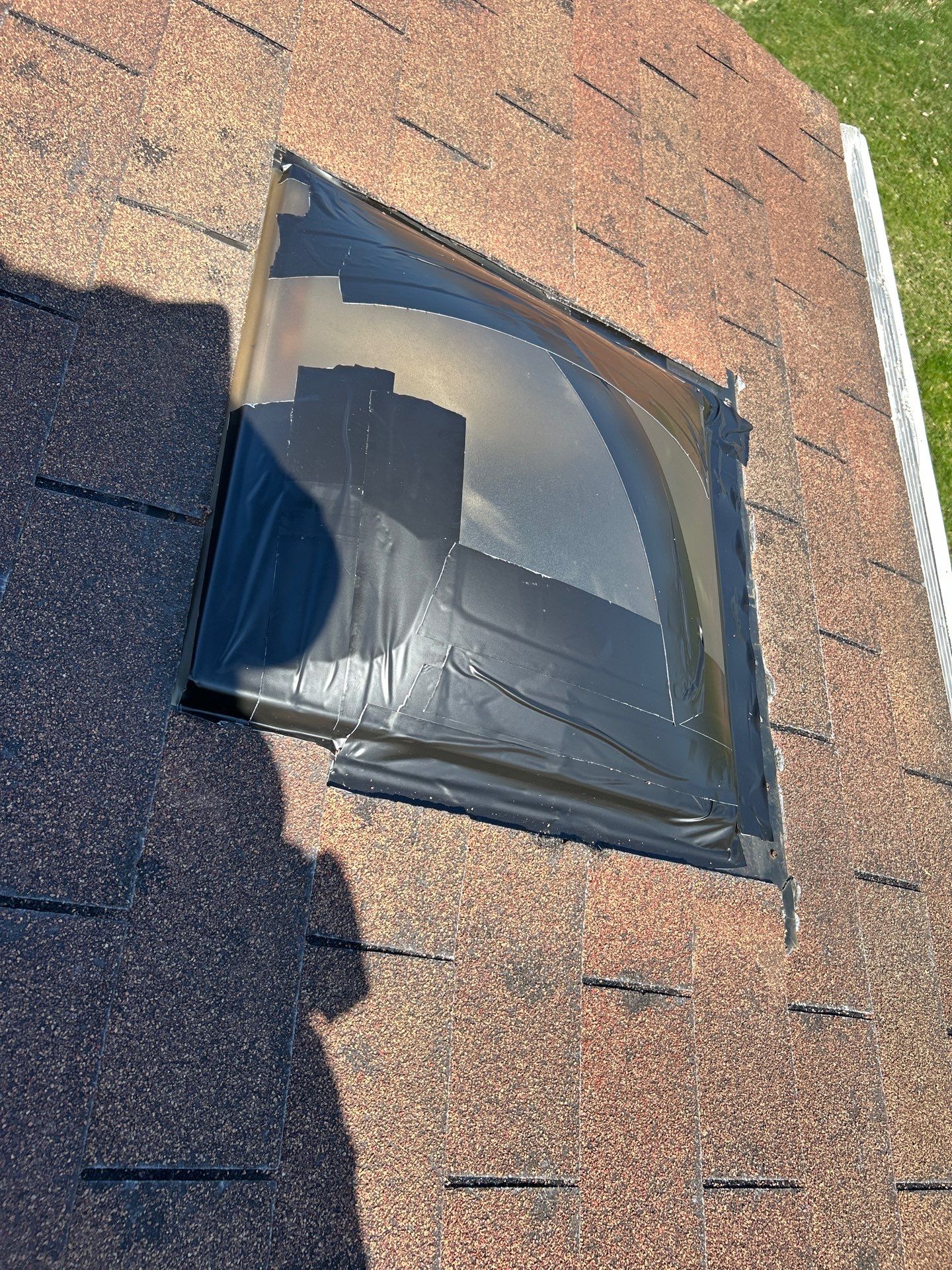 Roof and Siding Replacement using Norandex Cedar Knoll Graphite Siding and Owens Corning Durations in Onyx Black by WIW Enterprises Inc