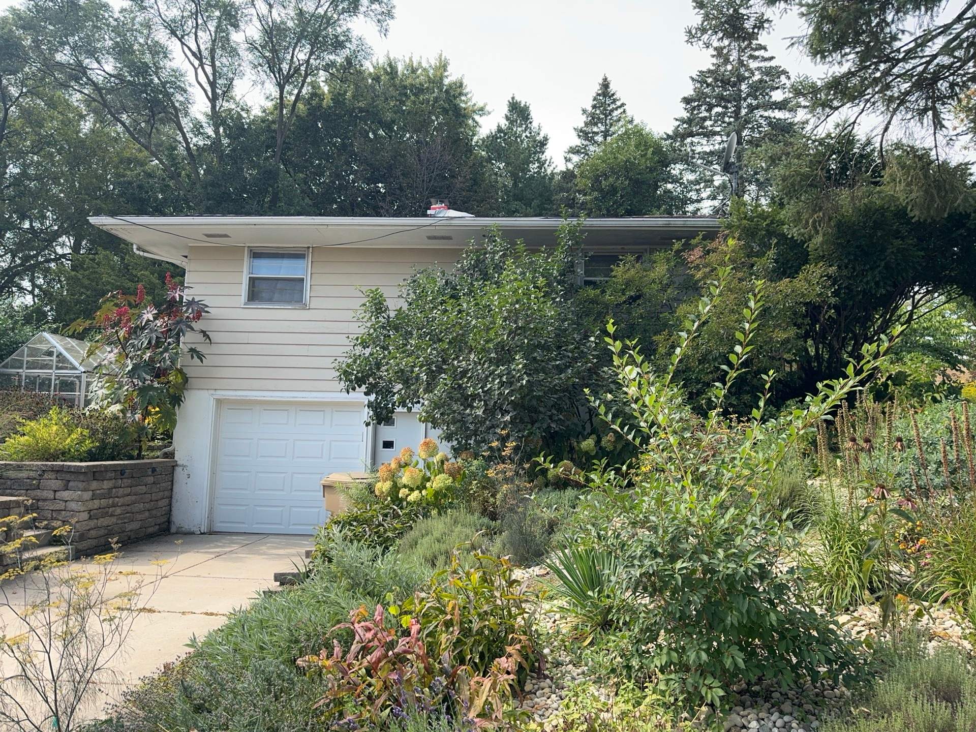 D.Y.: Roof by AFC Exteriors