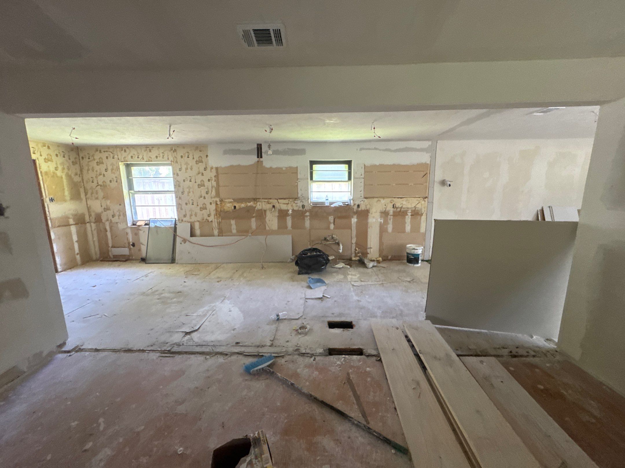 Layout-Loving Kitchen: Premium Cabinets Delivered in 7 Days Flat by Tibi Soli LLC