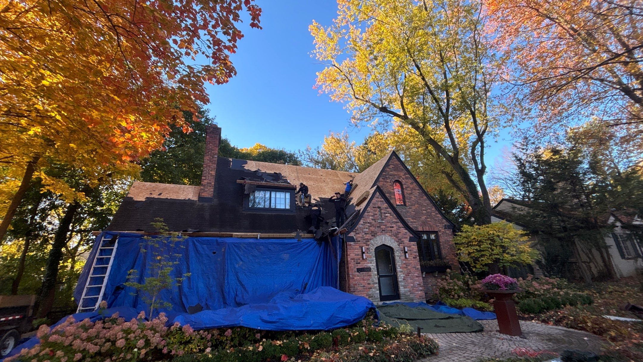 Roof Replacement using Owens Corning Onyx Black by 180 Contractors