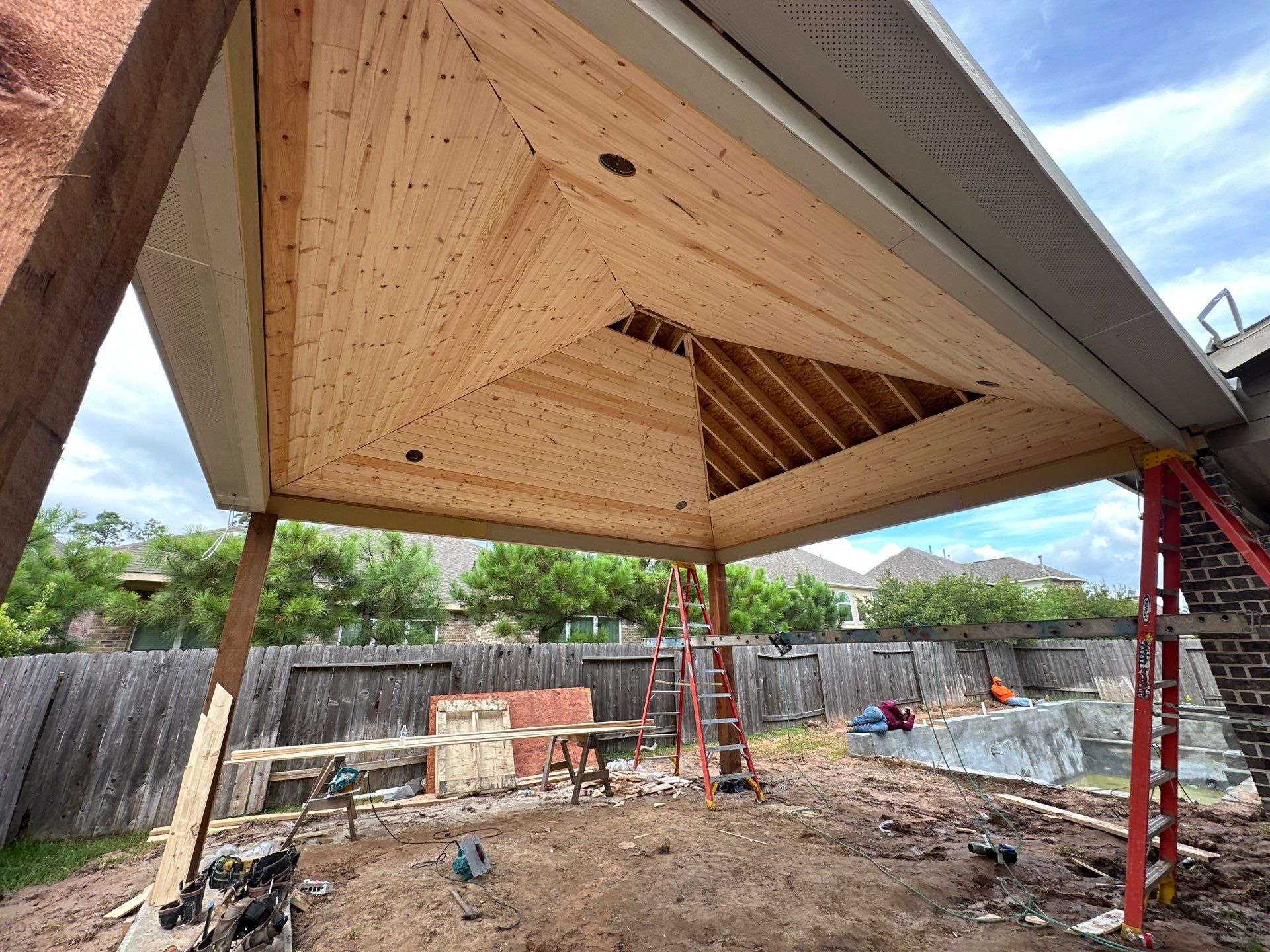 Covered Patio and Summer Kitchen in Spring,  TX by SophAlx LLC