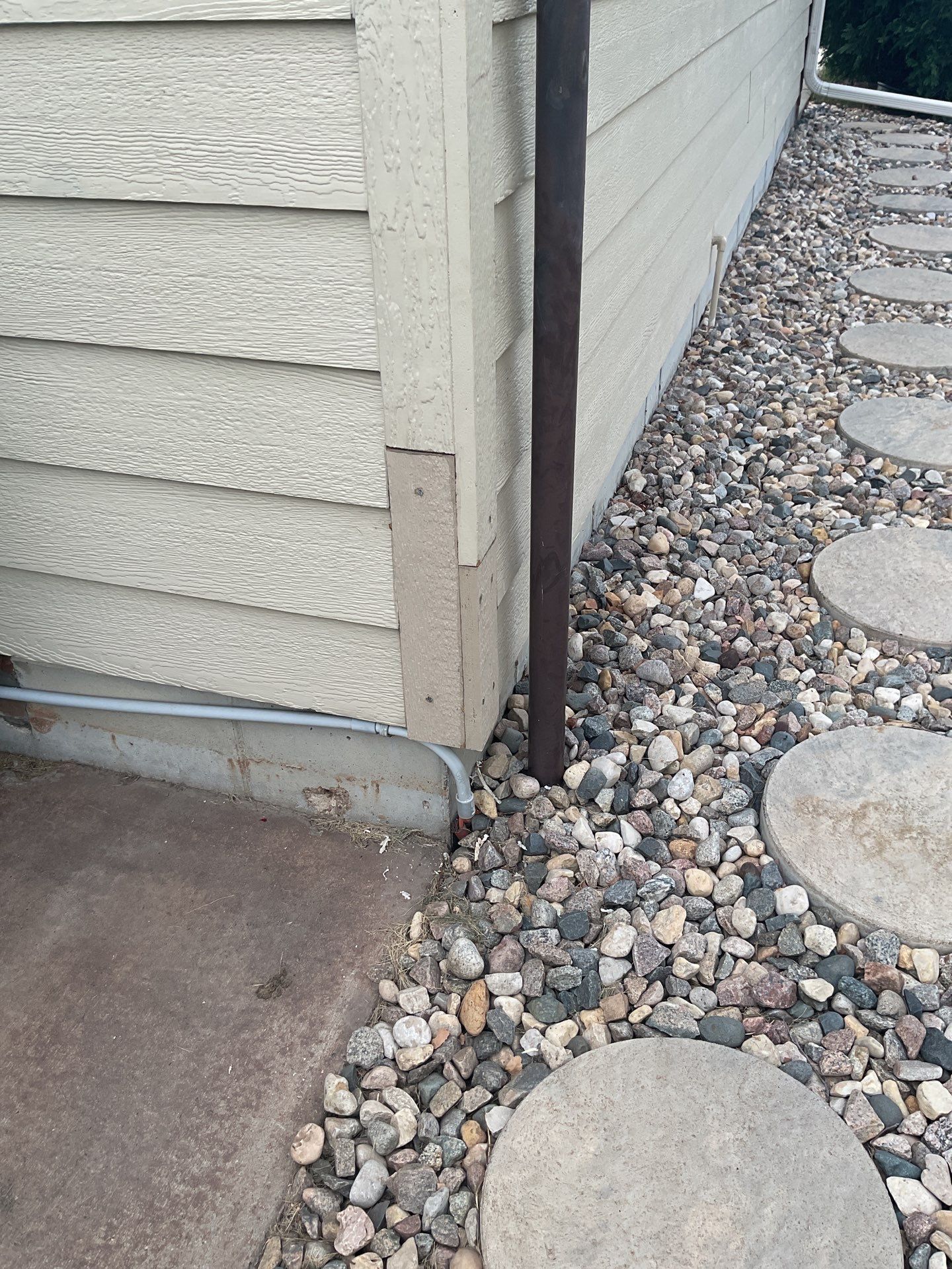 Sioux Falls Exterior Siding Replacement and Custom Deck Upgrade by Select Painting, Coatings & Garage Cabinets