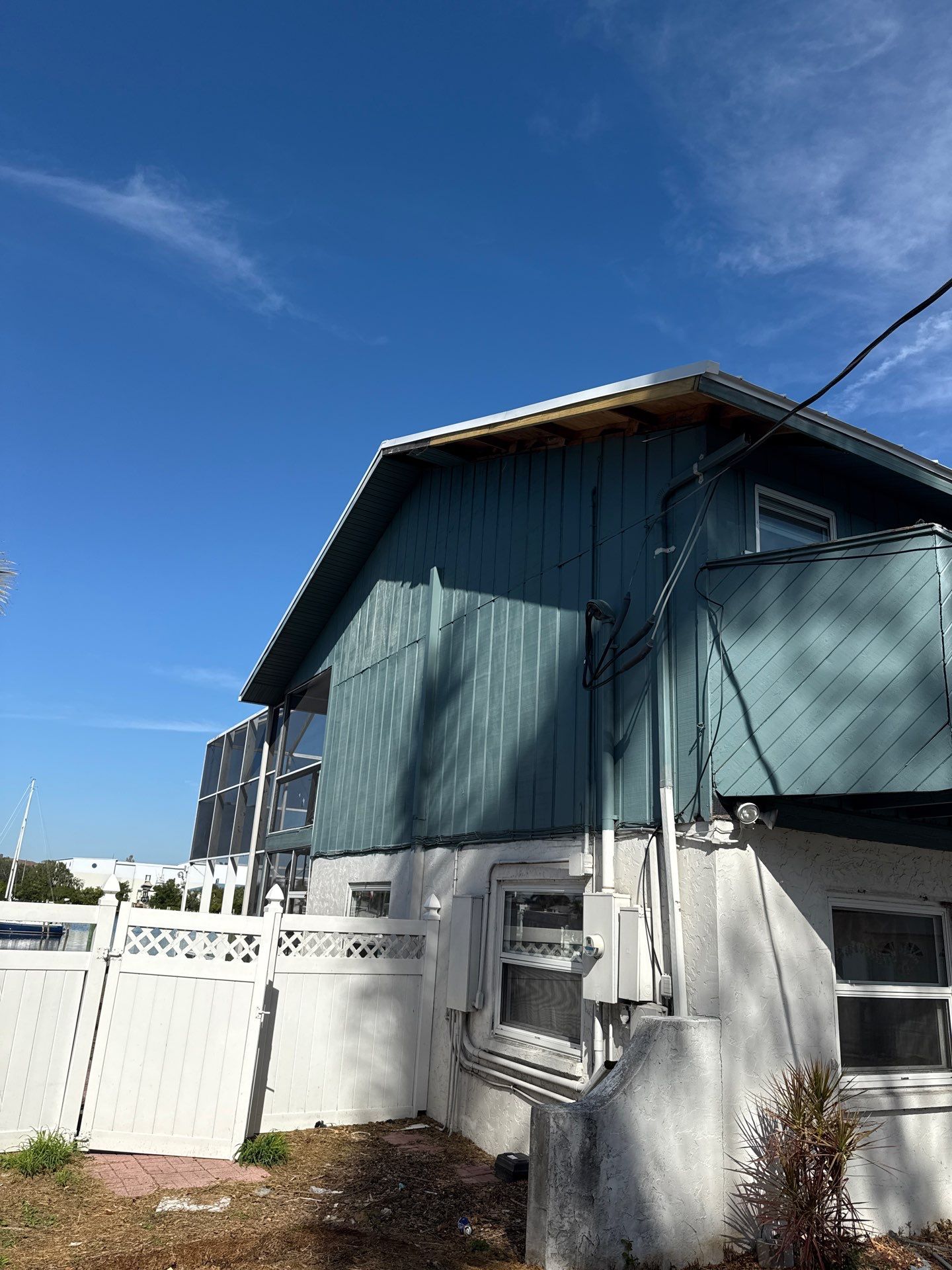 K-Style Seamless Gutter Installation using White Seamless Gutters in Sarasota FL by Gutter Professors