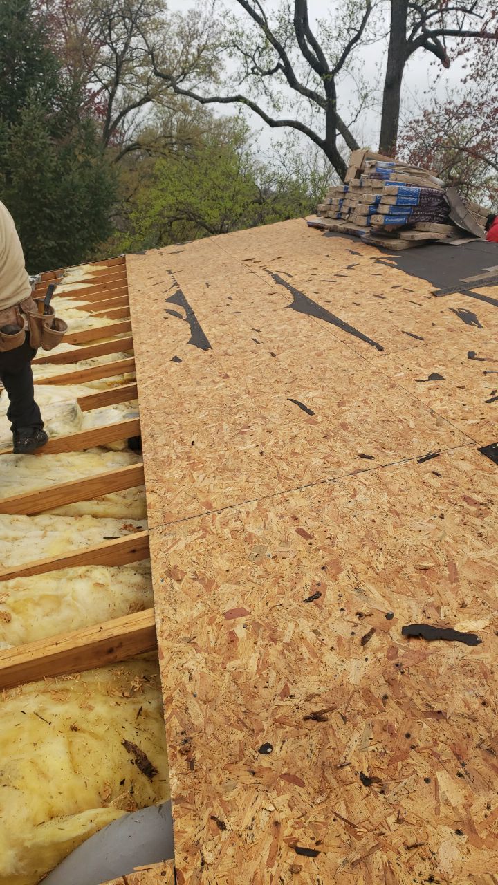 Arlington: CertainTeed Landmark Pro Designer Shingles in Max Def Georgetown Gray by RM Banning, Inc.