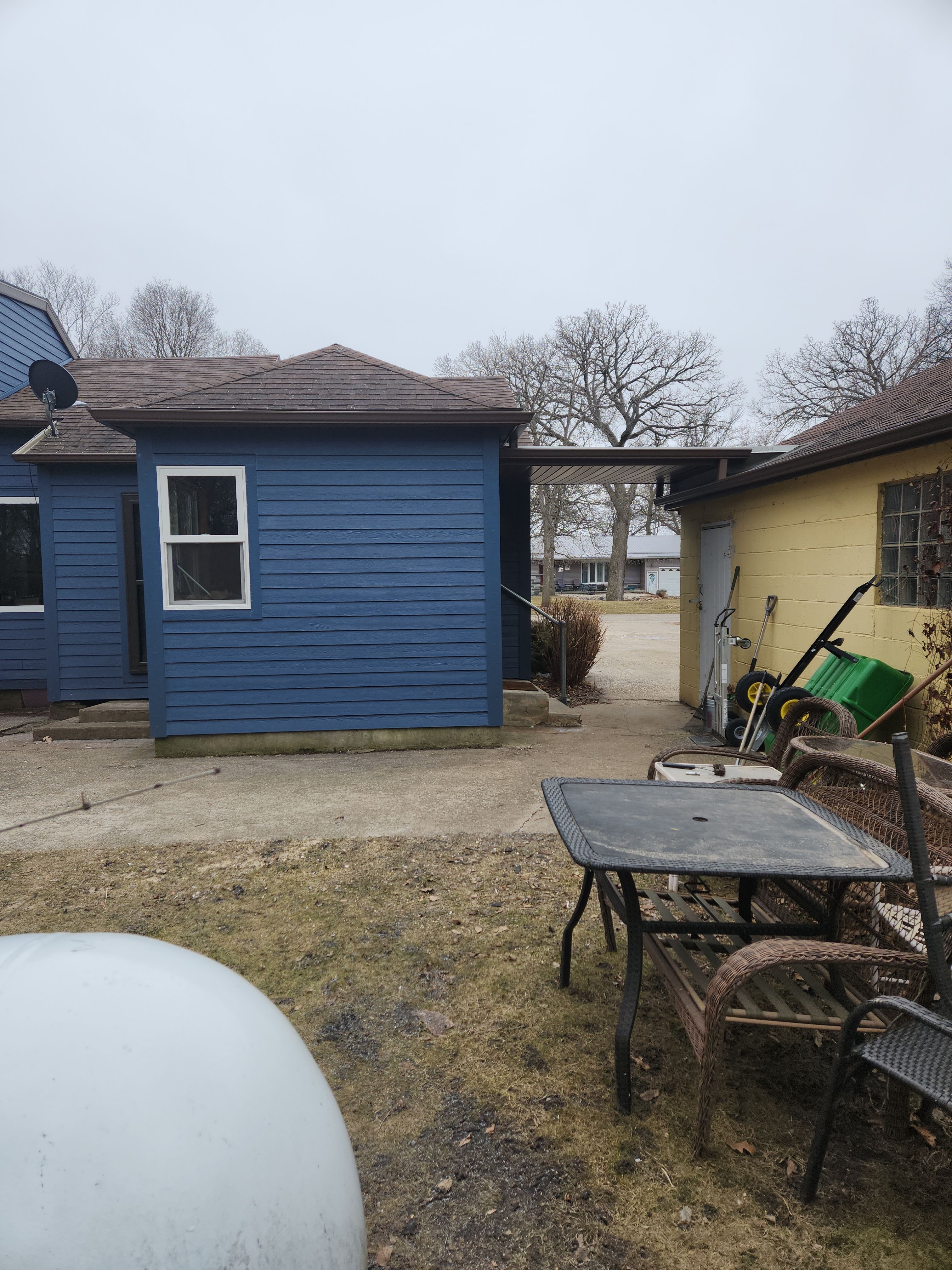 5" Gutters in Lake Lillian by Next Level Seamless Gutters / Exteriors Inc.