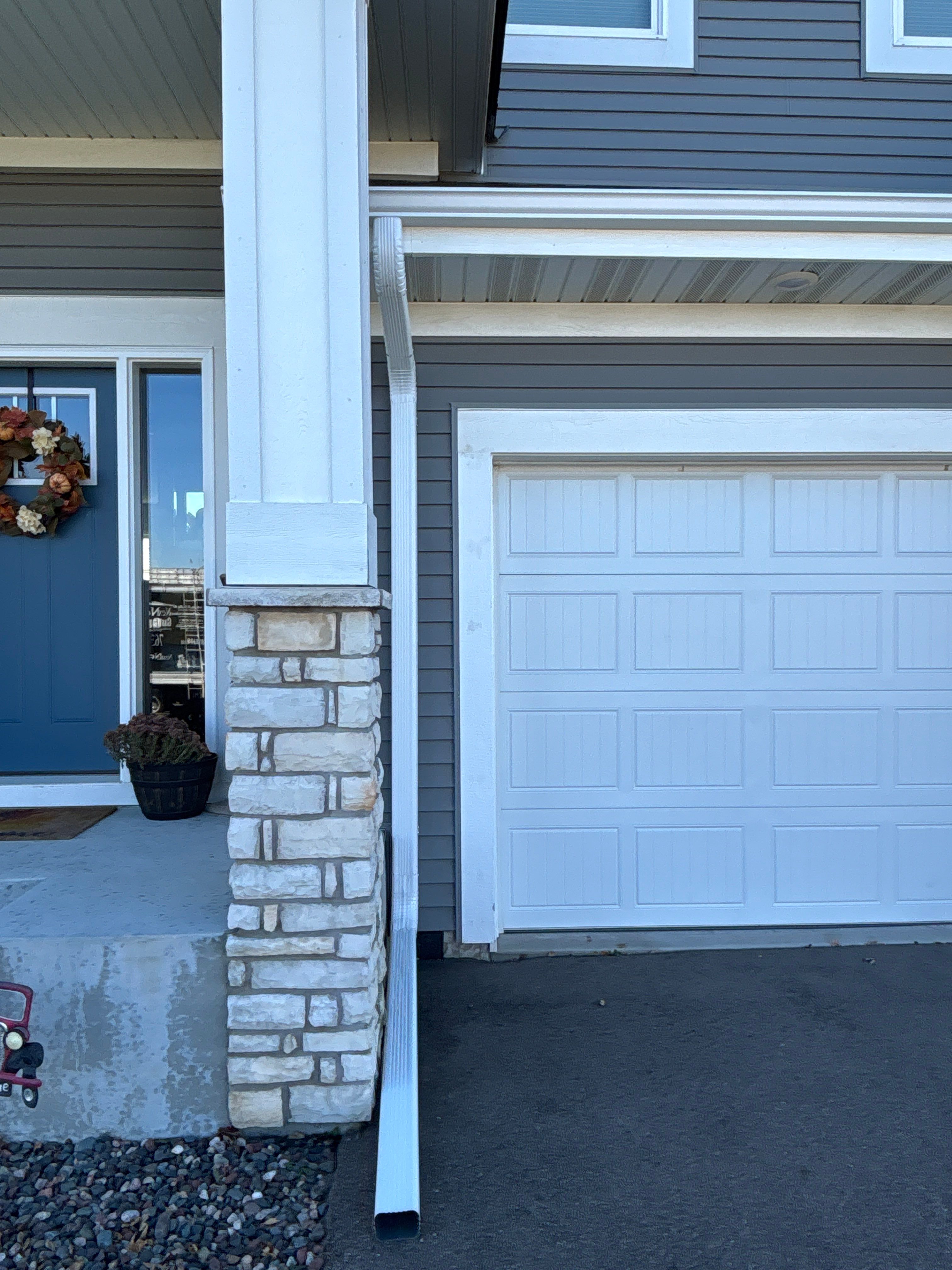 5" White Seamless Gutter Installation – Farmington, MN by Next Level Seamless Gutters / Exteriors Inc.