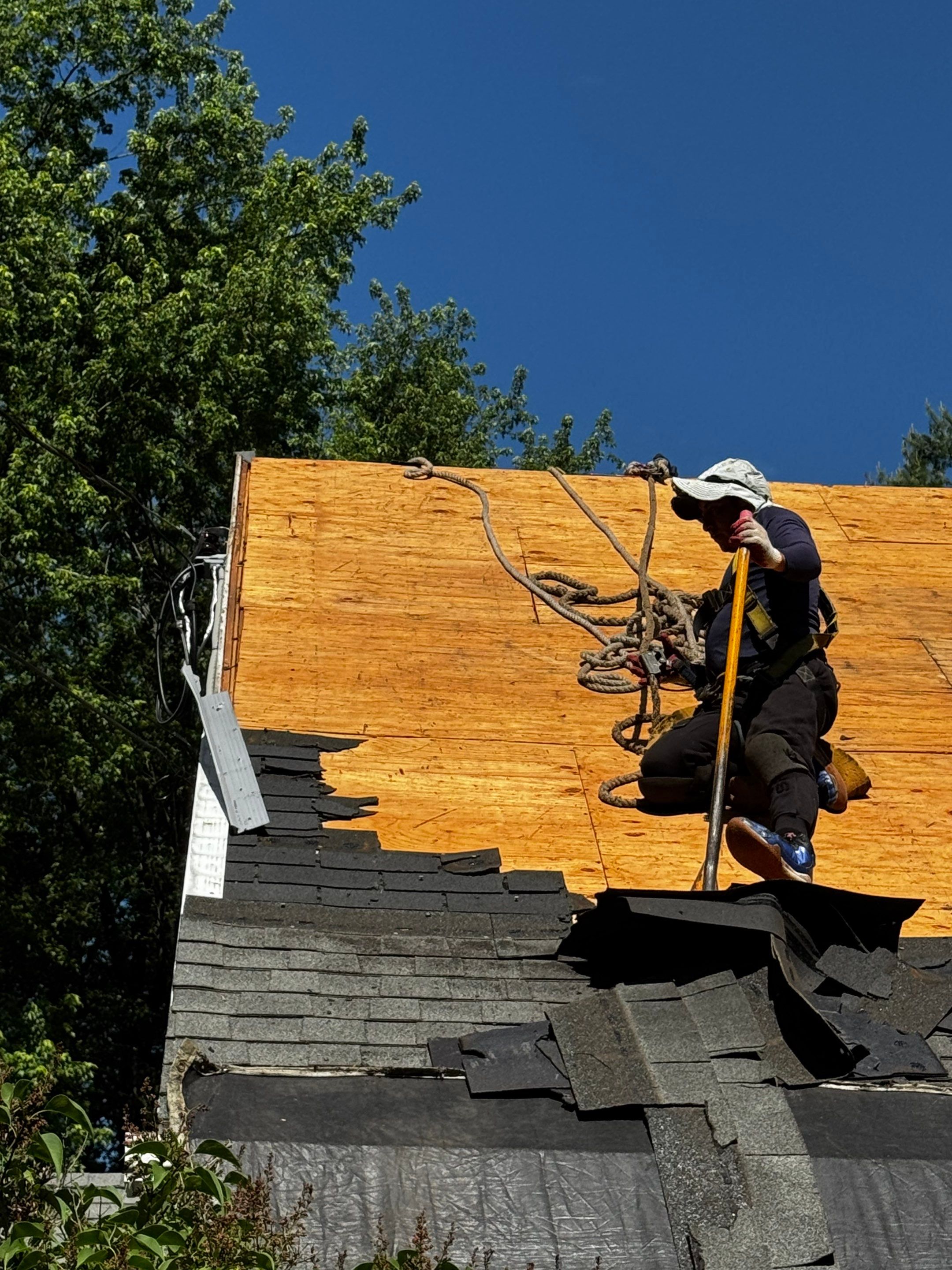 Manchester, CT new roof by DiGiorgi Roofing & Siding INC! by DiGiorgi Roofing and Siding Inc