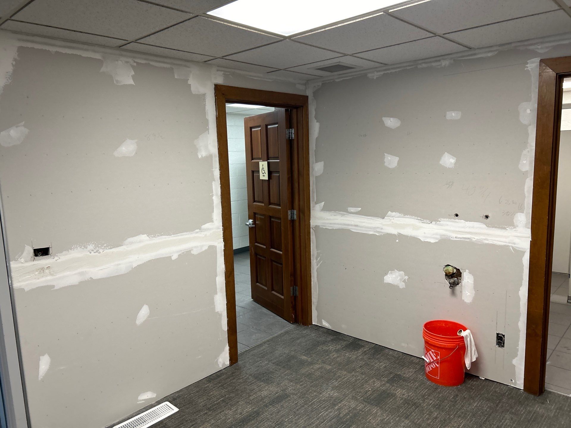 Wallpaper removal and Painting by Gordon Painting