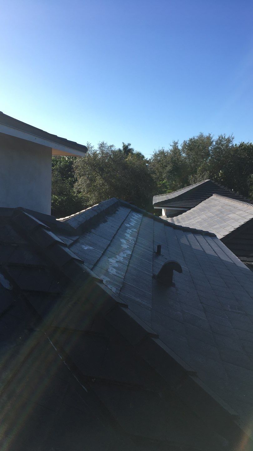 Crown Windsor Slate - Charcoal Black Color by Istueta Roofing
