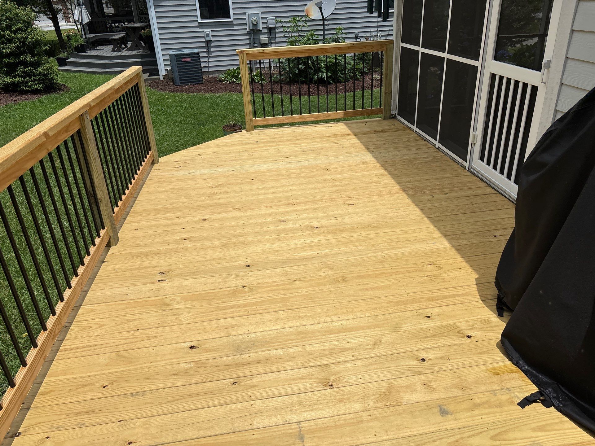 Wood Deck using Wood Sealant by DuraSeal