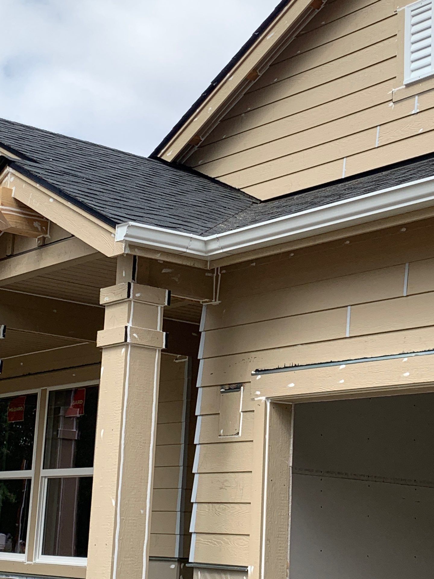 Seamless White Gutter Installation for Eugene New Construction Home by BEST Roofing & Waterproofing