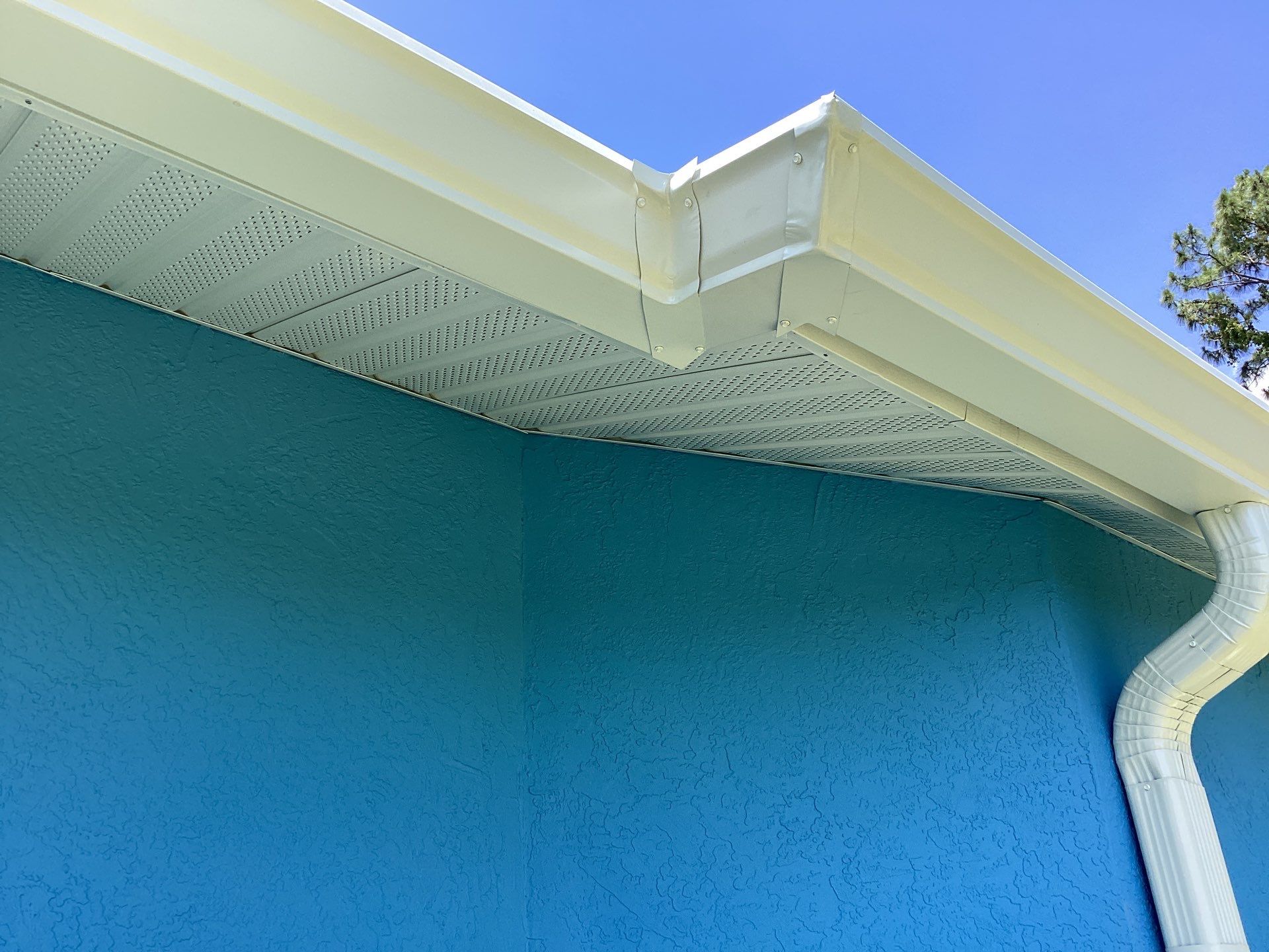 White K-Style Gutters in Fort Myers FL by Gutter Professor by Gutter Professors