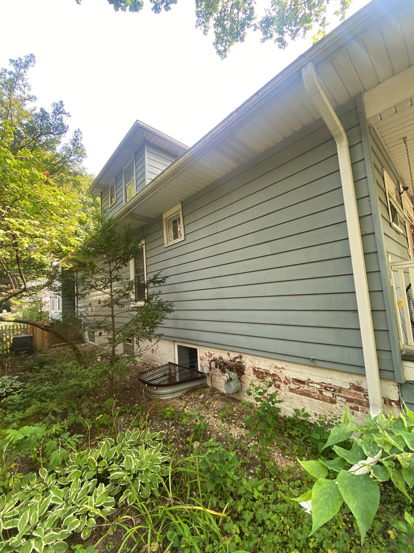 Asphalt Roof, Vinyl Siding, and Aluminum Gutter Replacement by Custom Installations