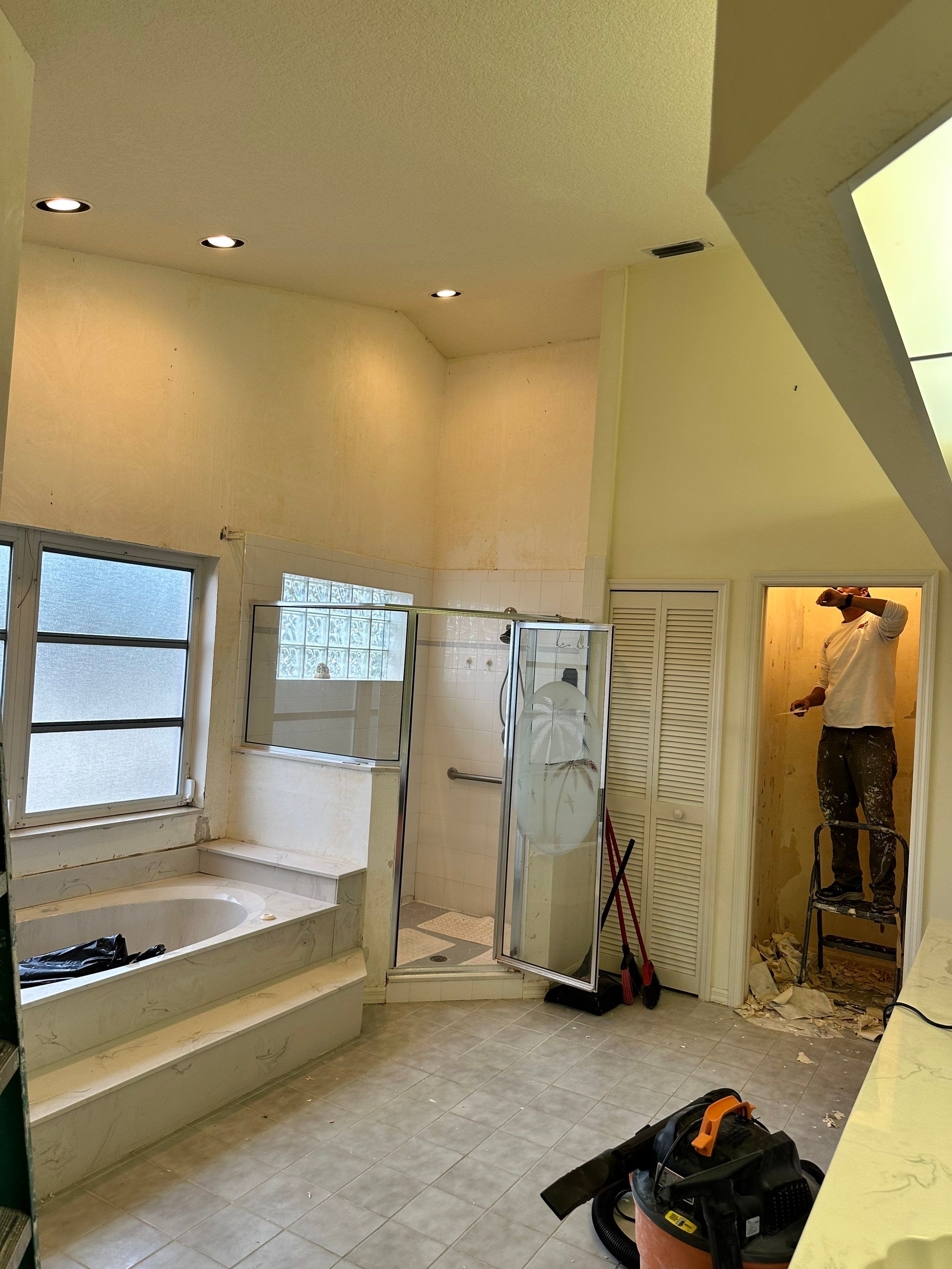 Lenny Van Denhandel - Interior by Fresh Coat Painters