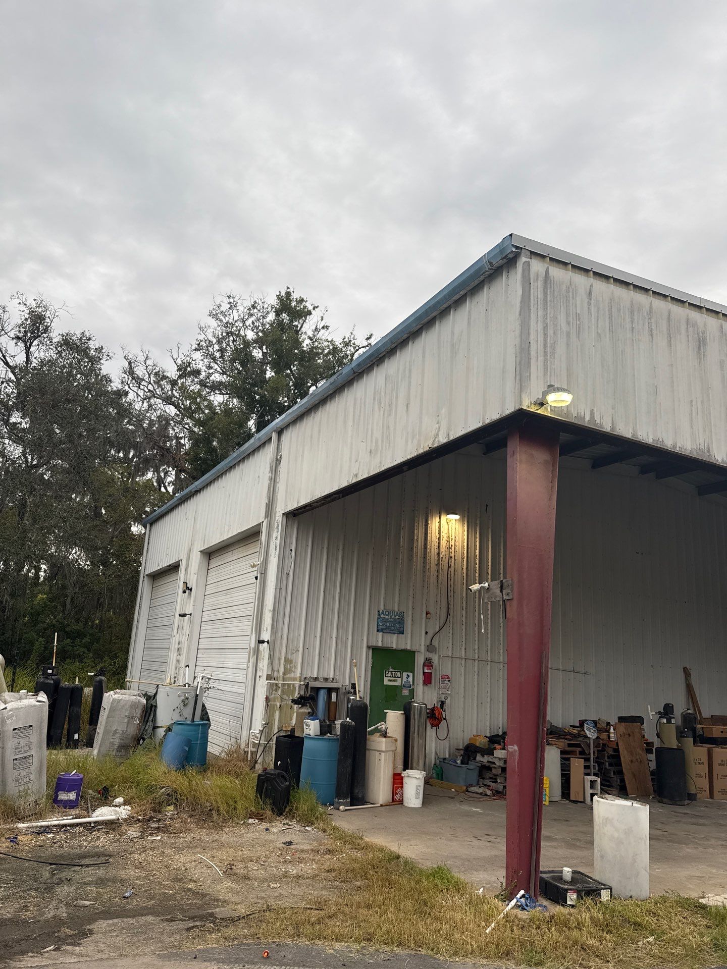 Clean Gutters and Seal Seams in Lakeland FL by Gutter Professors
