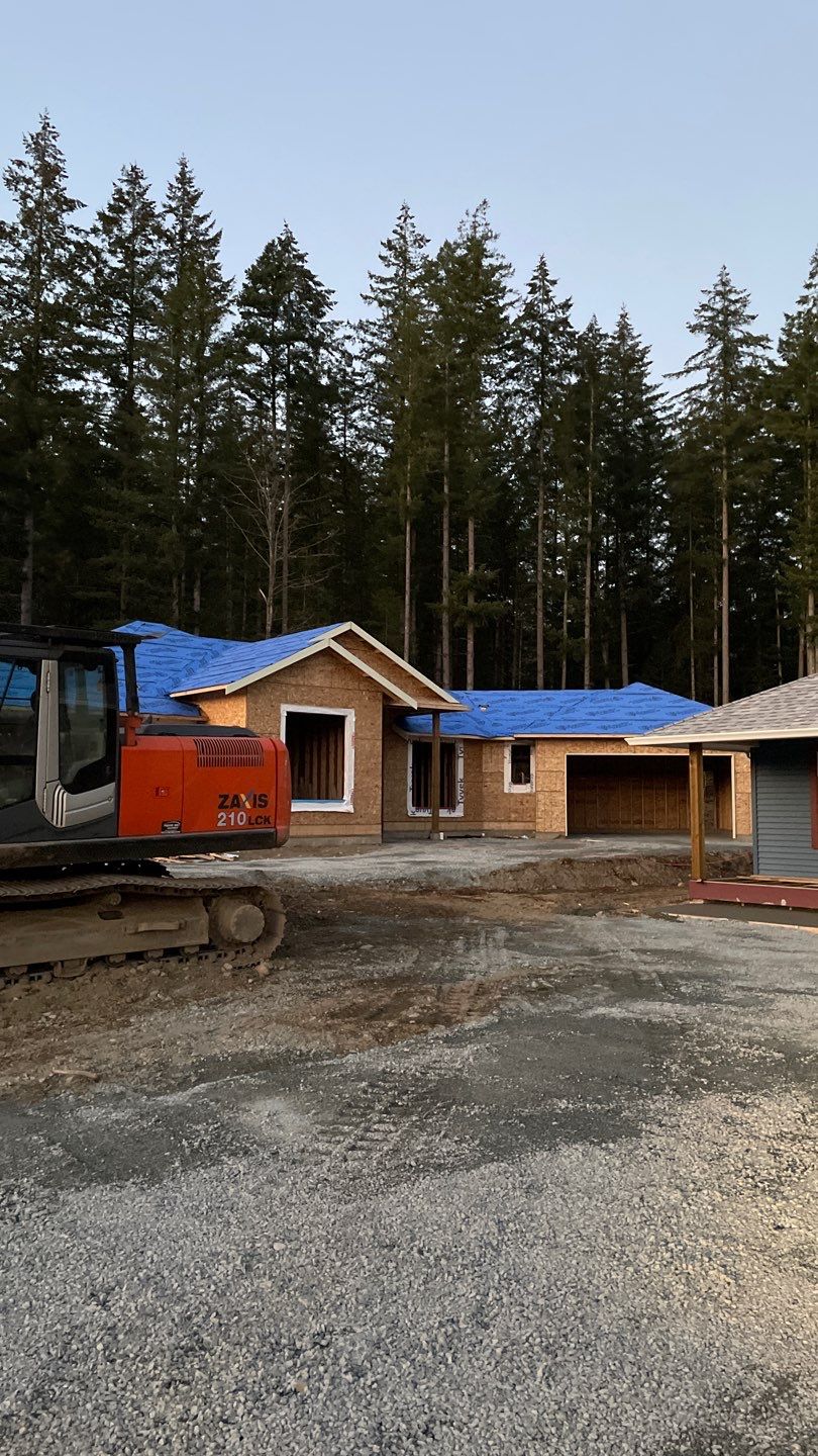 Residential Roofing Installation using OC Oakridge shingles by Top Notch Roofing Inc