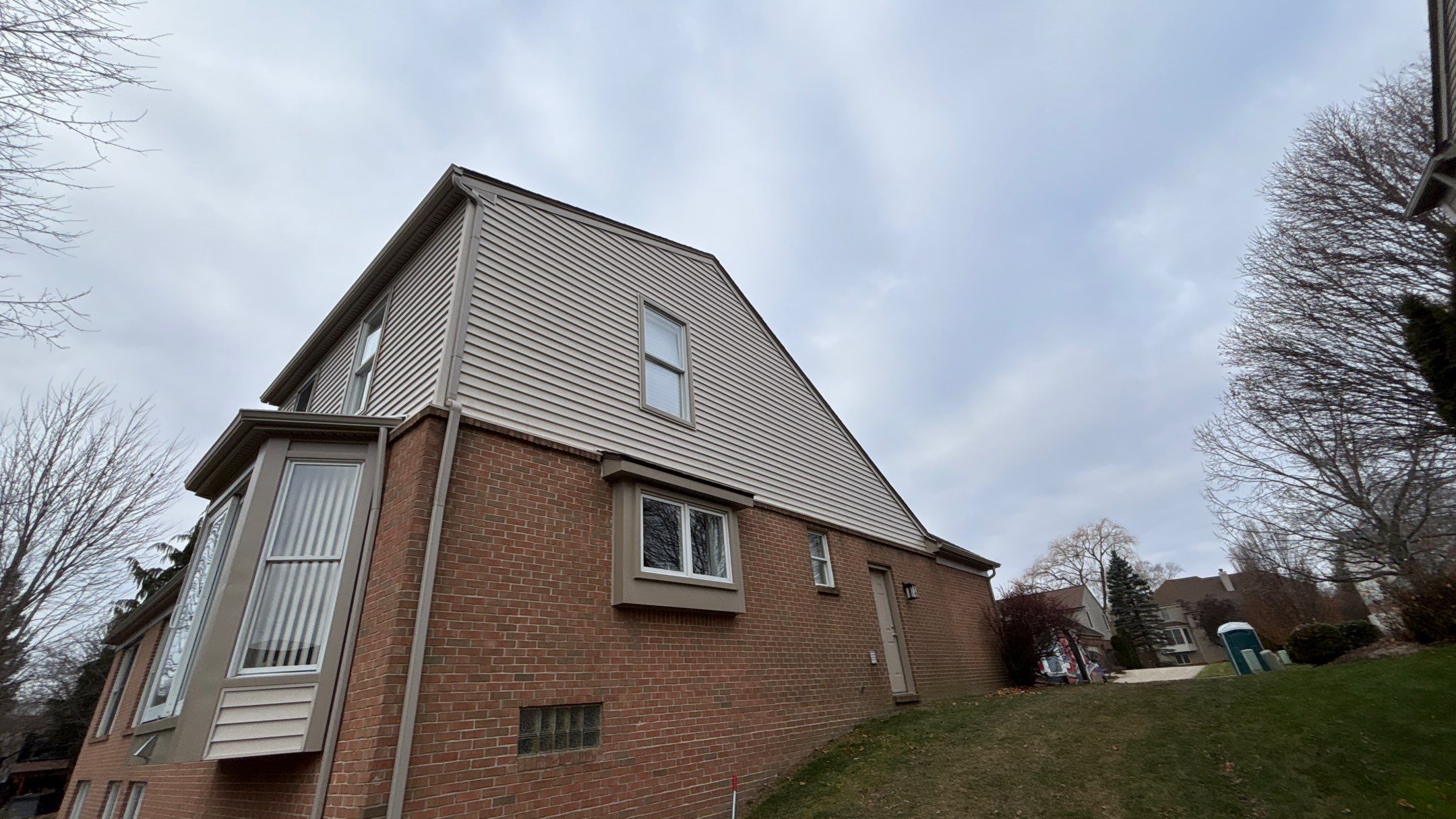 Siding Replacement using Alside Charter Oak D4.5" by 180 Contractors
