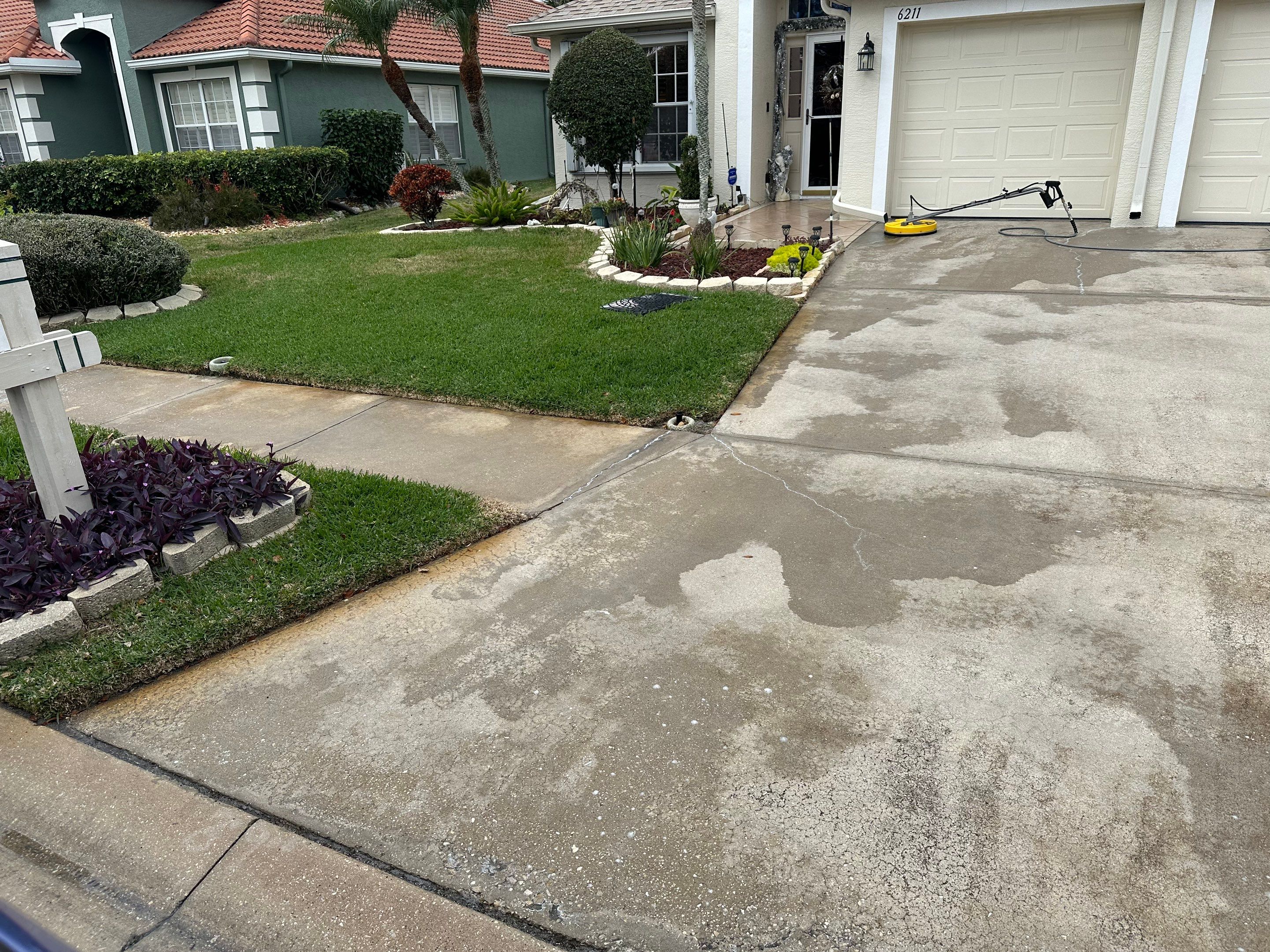 Driveway Cleaning and Rust Treatment - Fairways at Imperial Lakes, Palmetto, FL | Sunshine AquaWash by Sunshine AquaWash