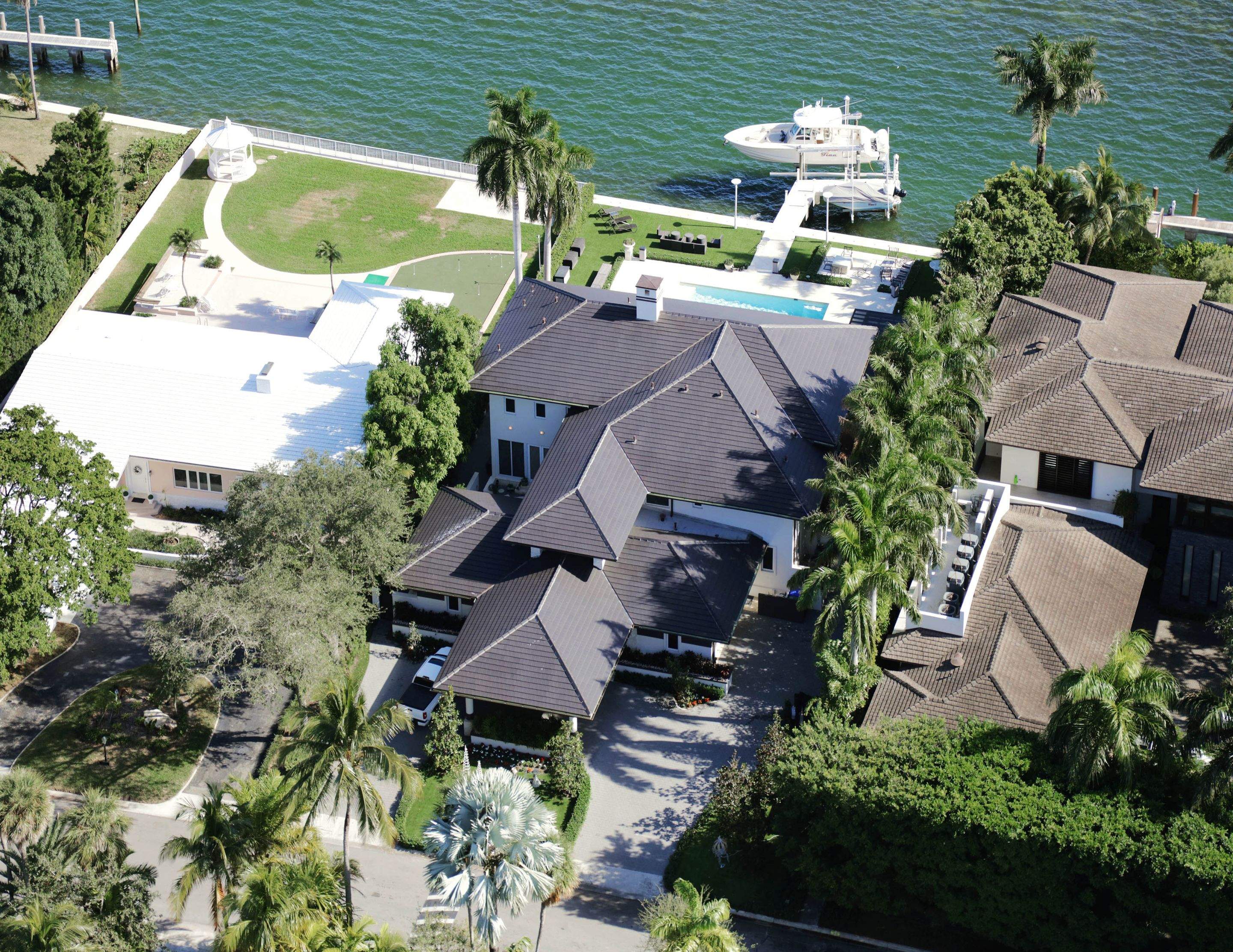Verea Flat - Slate Color by Istueta Roofing